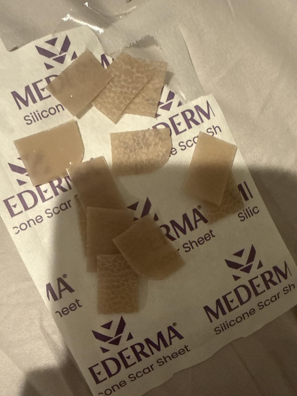 Mederma Medical Grade Silicone Scar Sheets - Improves Appearance of Old & New Scars from Injury, Burn & Surgery, Breathable & Flexible, 4 Count customer photo 1