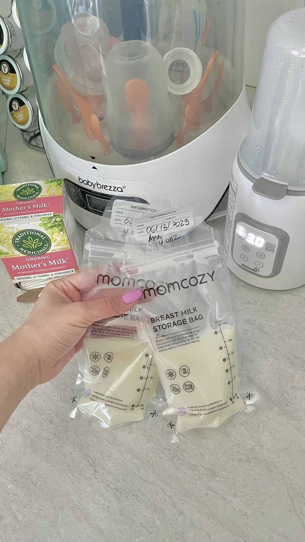 Momcozy Breastmilk Storing Bags, Temp-Sensing Discoloration Milk Storing Bags for Breastfeeding, Disposable Milk Storage Bag with 6 Ounce Self Standing, No-Leak Milk Freezer Storage Pouches, 120pcs customer photo 1