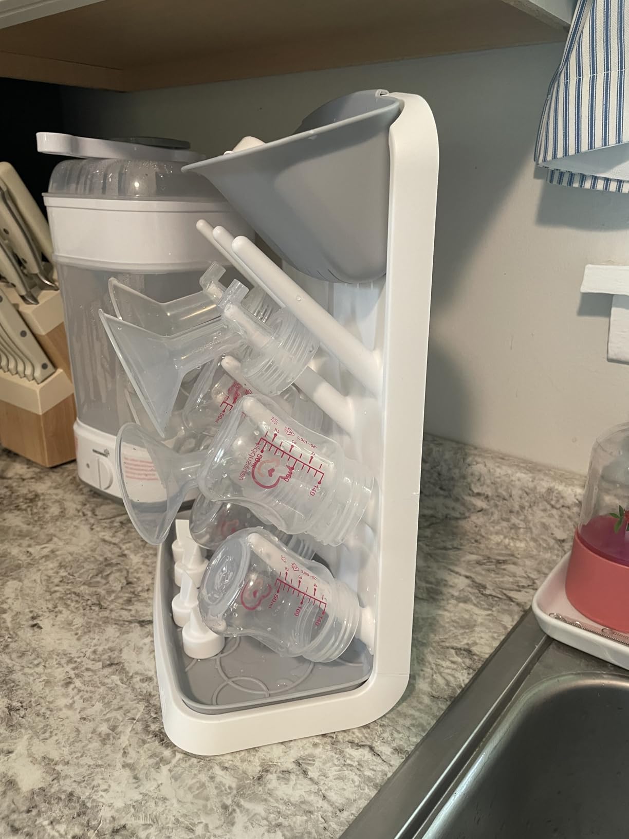 Ubbi Vertical Baby Bottle Drying Rack, Space Saving Countertop Drying Rack Baby Organizer, Gray customer photo 2