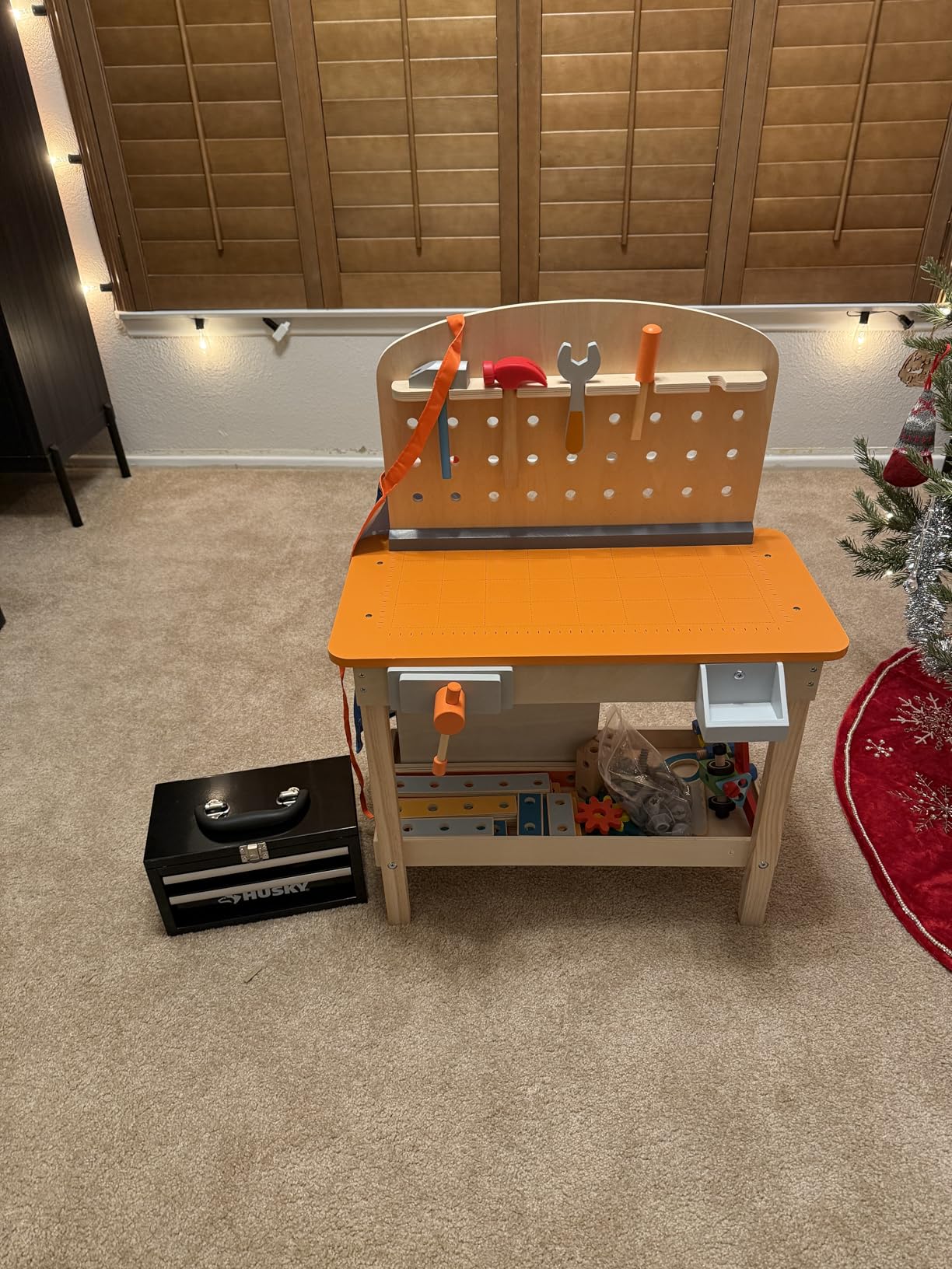 Amazon Basics Wooden Play Toy Tool Set and Workbench for Toddlers, Preschoolers, Children Age 3+ Years, 15.6