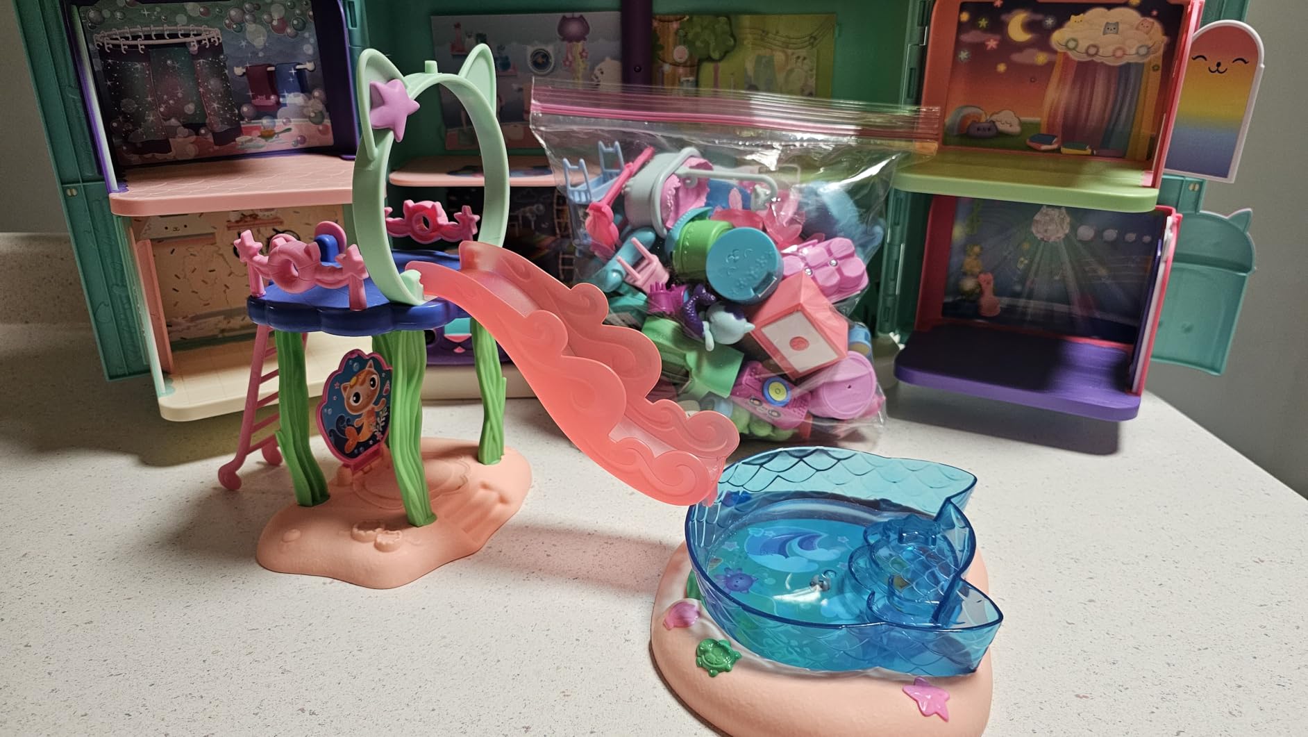 Gabby's Dollhouse, Purr-ific Pool Playset with Gabby and Mercat Figures, Color-Changing Mermaid Tails and Pool Accessories Kids Toys for Ages 3 and Up customer photo 2