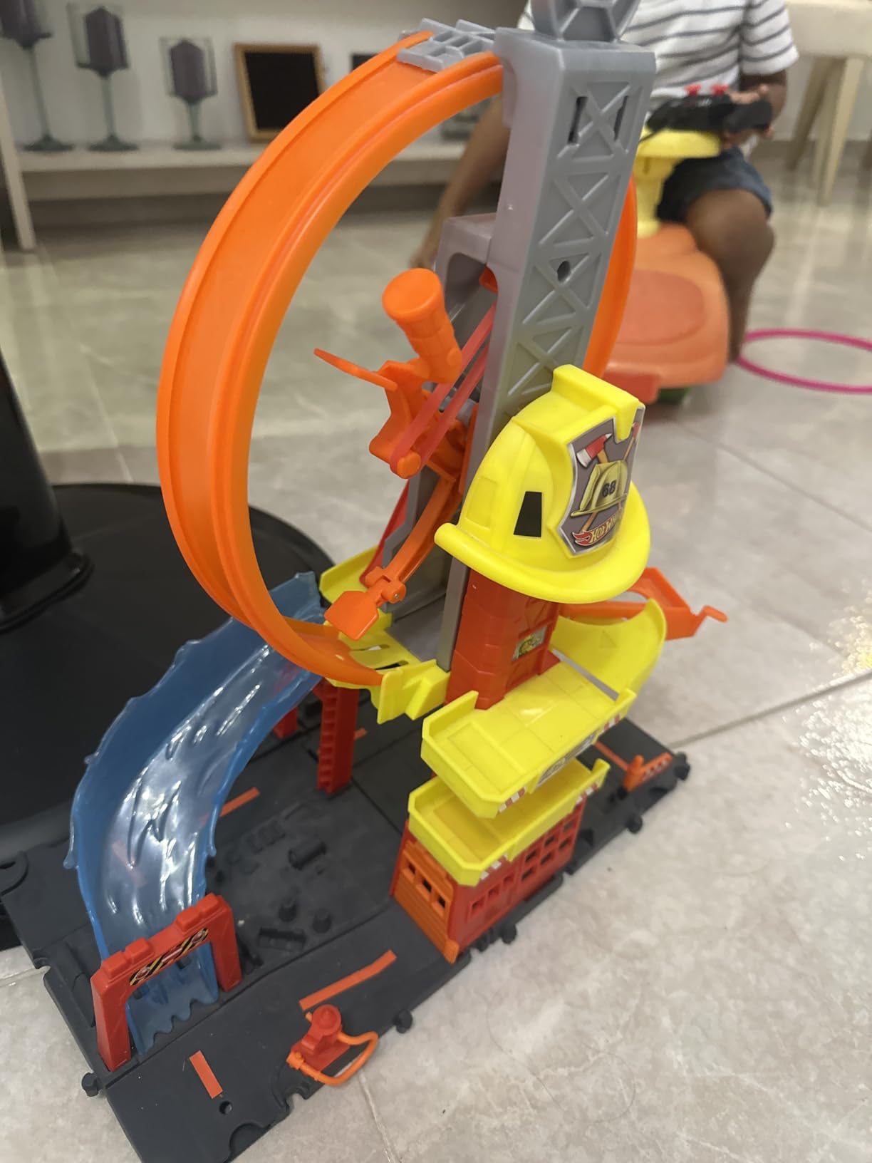 Hot Wheels City with 1 Toy Car, Kid-Powered Elevator, Water-Like Ramp, Track-Play Features, Connects to Other Sets, Fire Station with Super Loop (Amazon Exclusive) customer photo 1