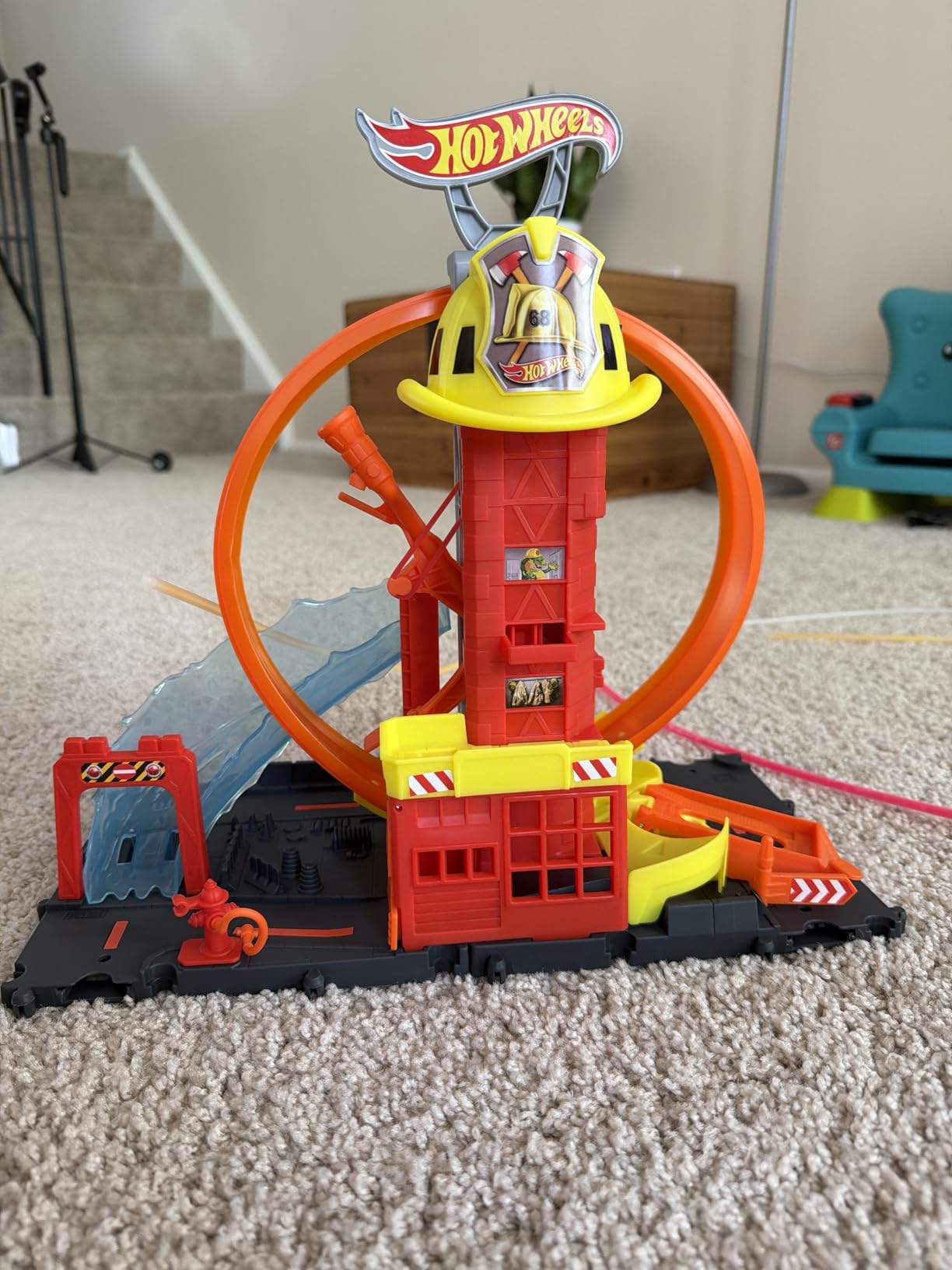 Hot Wheels City with 1 Toy Car, Kid-Powered Elevator, Water-Like Ramp, Track-Play Features, Connects to Other Sets, Fire Station with Super Loop (Amazon Exclusive) customer photo 2