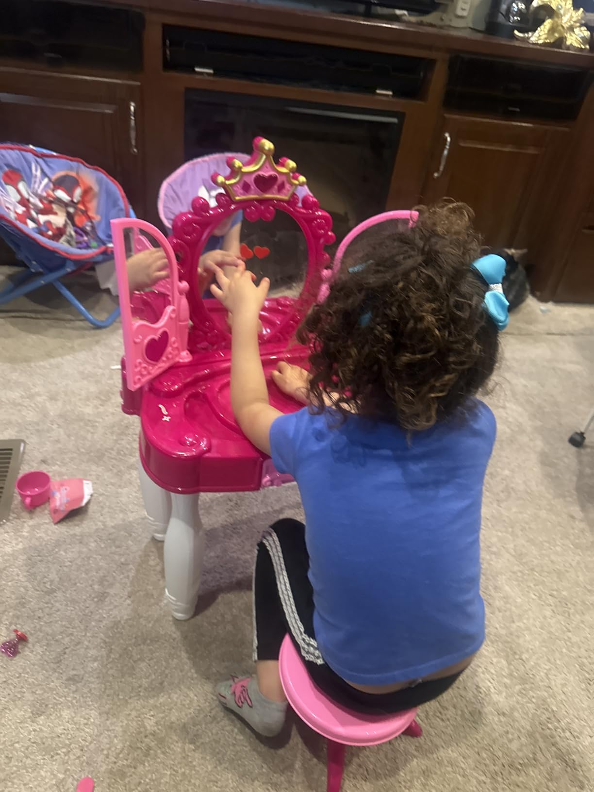 Eohemeral Toddler Makeup Table with Mirror and Chair, Kids Makeup Vanity Set with Accessories and Lights and Music Sound for Girls, Toddlers 3-5 Years Old customer photo 2