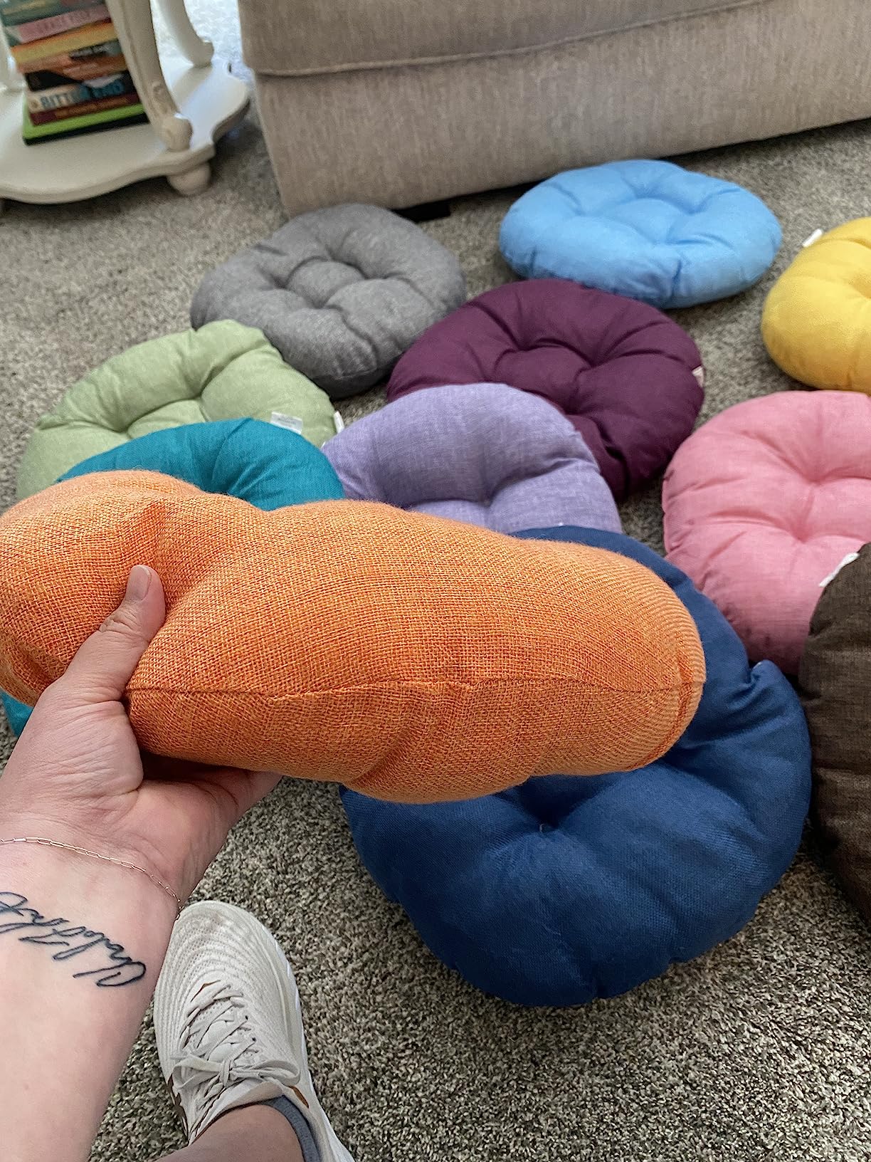 Fumete 8 Pcs 16 Inch Round Floor Cushions for Kids and Toddlers, Flexible Seating Classroom Furniture Floor Pillow for Home, Daycare, Preschool, Yoga and Meditation (Classic Rainbow) customer photo 1