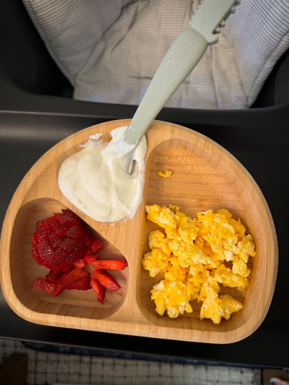 Munchkin Bambou Divided Suction Plate - Eco-Friendly Bamboo Dinnerware for Babies and Toddlers customer photo 2