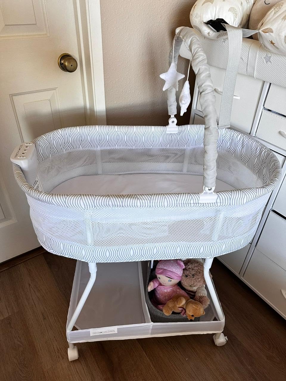 Delta Children Curve Bassinet, White/Grey customer photo 1