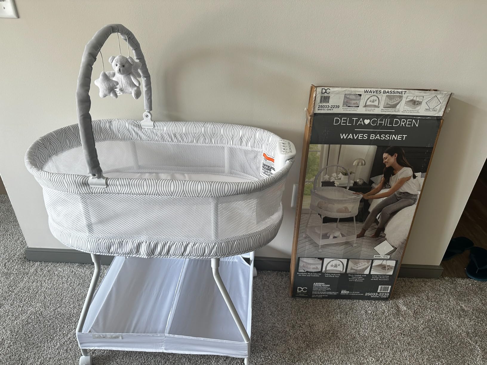 Delta Children Curve Bassinet, White/Grey customer photo 2