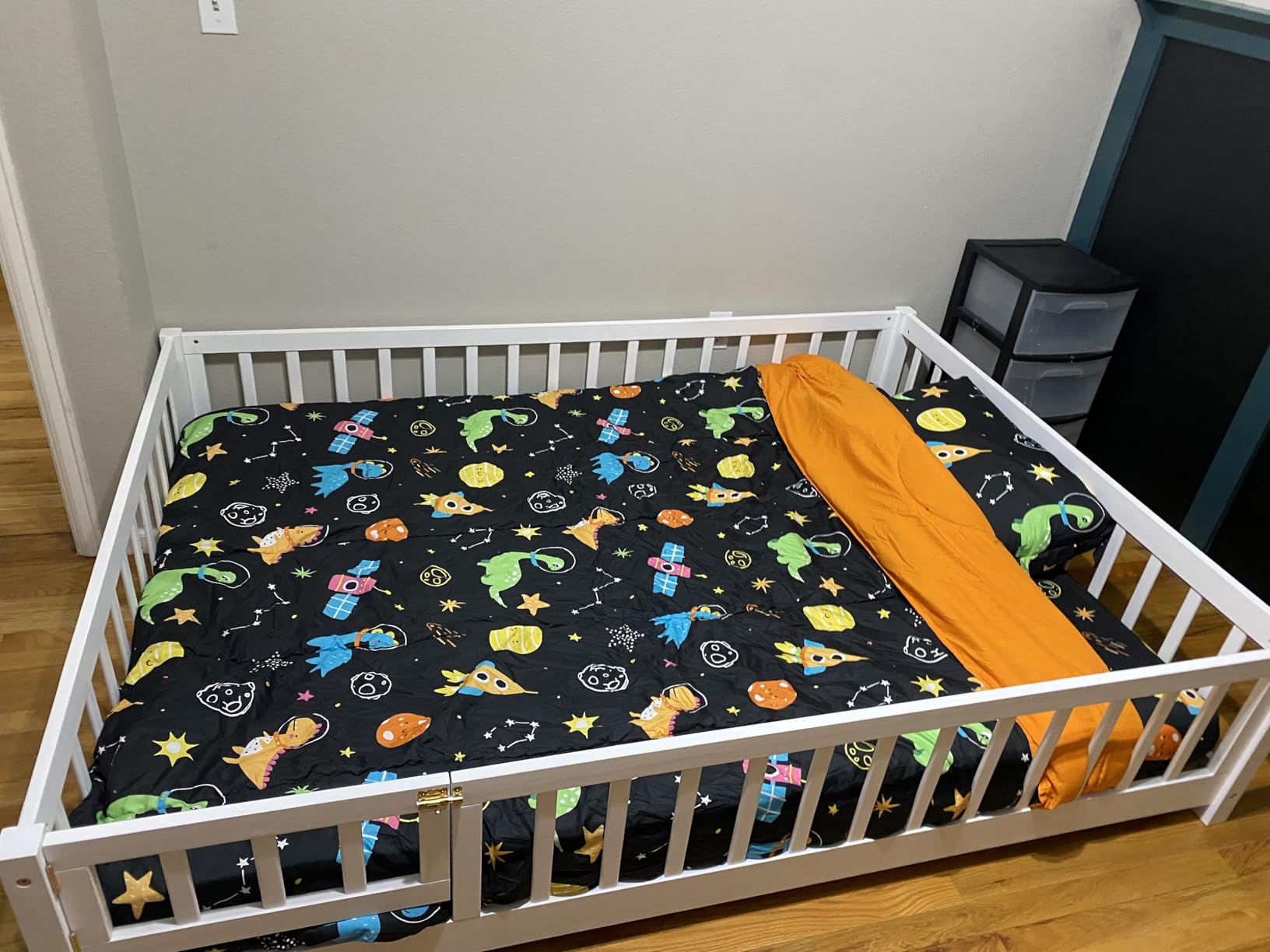 i-POOK Full Size Floor Bed for Children, Solid Wood Montessori Bed Frame with Fence & Door Montessori Floor Bed with Safety Guardrails for Girls and Boys, White (with Bed Slats) customer photo 2