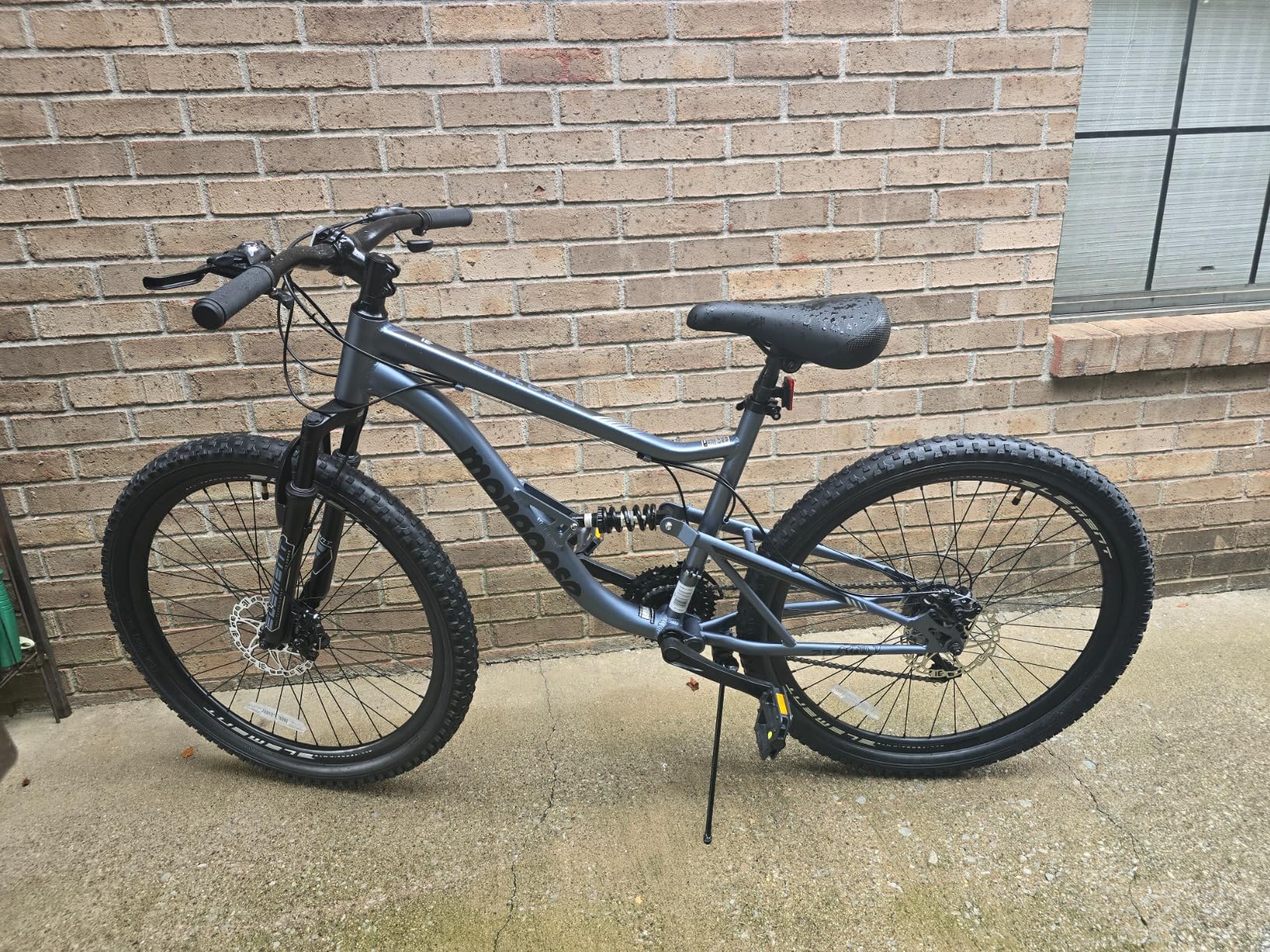 Mongoose Status Mountain Bike, 24 Inch Bike for Kids and Teens, 21 Speed, Aluminum Suspension Frame, Steel Rear Triangle, Suspension Fork, Knobby Mountain Tires customer photo 1