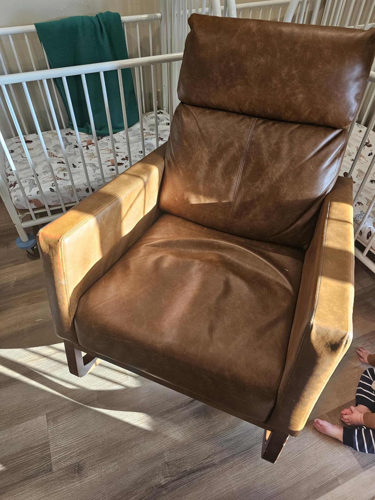 Yaheetech Leather Glider Chair, Modern Rocking Chair, Nursery Faux Leather Glider Chair with Rubber Wood Legs and Side Pocket, Rocking Accent Armchair for Living Room, Bedroom, Brown customer photo 2