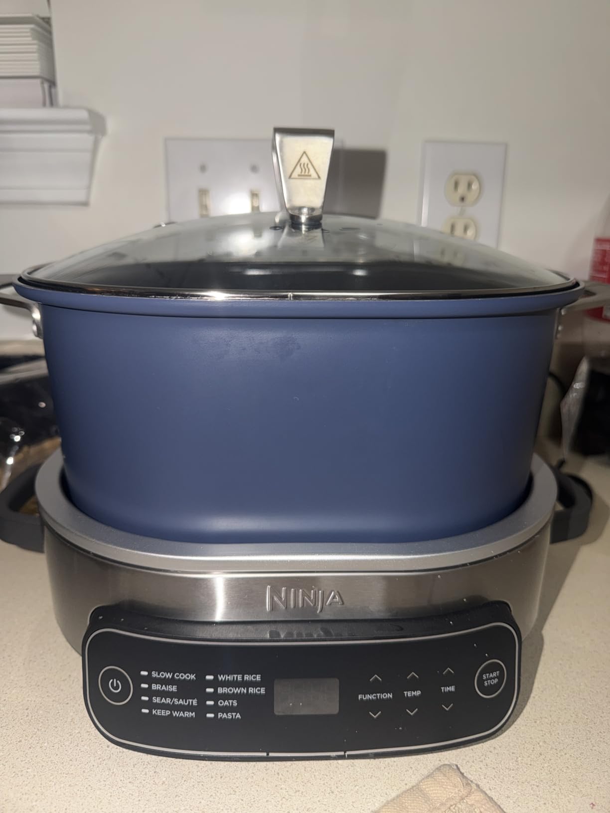 Ninja 12-in-1 PossibleCooker PLUS | 8.5-qt - Sous Vide & Proof Multi-Cooker | Slow Cooker, Dutch Oven & More | Nonstick | Oven Safe Pot to 500°F | Black | MC1010 customer photo 2