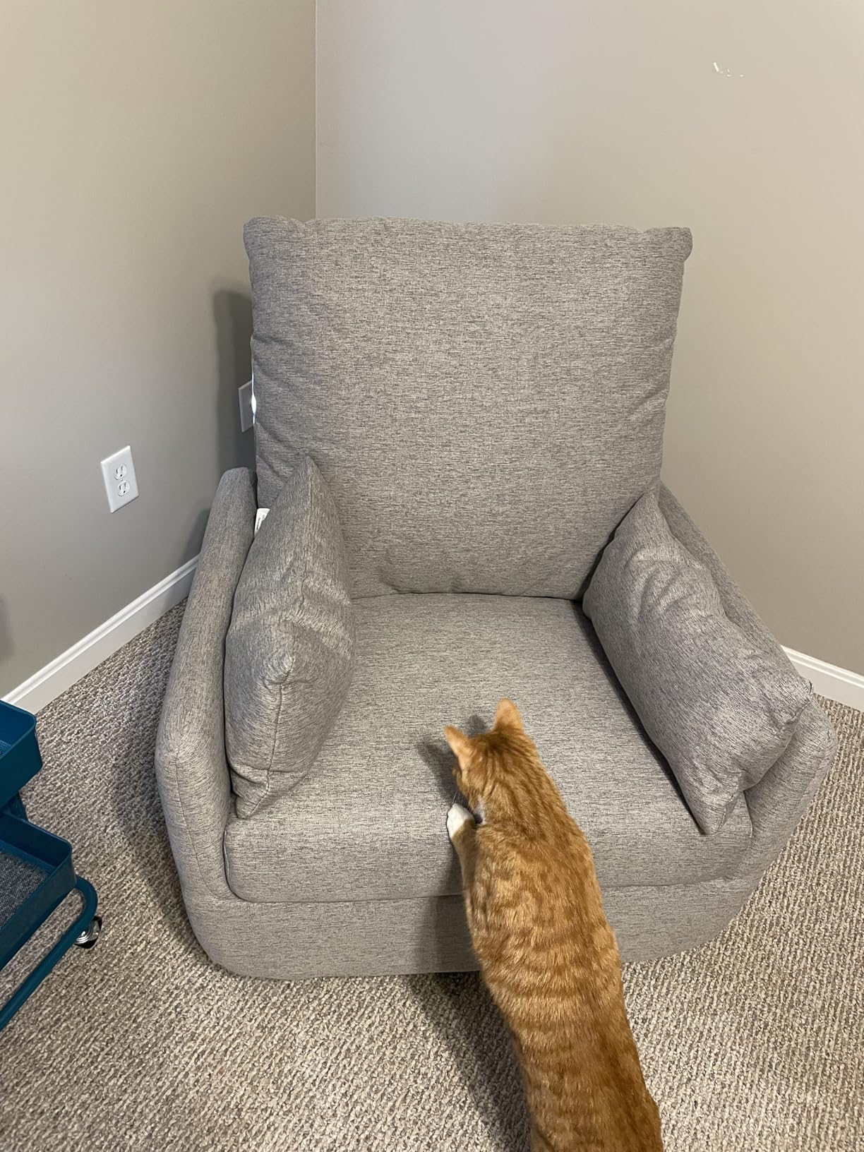 Davinci Juno Swivel Glider in Vanilla, Greenguard Gold & CertiPUR-US Certified customer photo 2