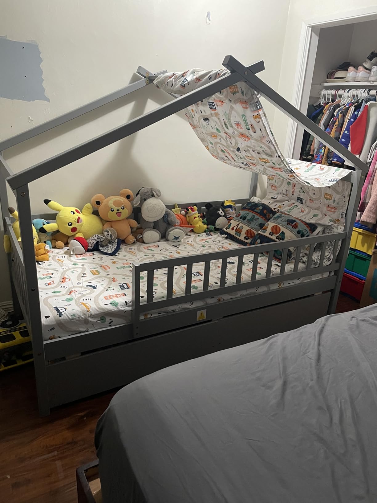 Harper & Bright Designs Twin House Bed with Drawers for Kids Girls & Boys, Solid Wood Montessori Bed with Storage, Fence Rails and Roof, No Box Spring Needed (Gray) customer photo 2