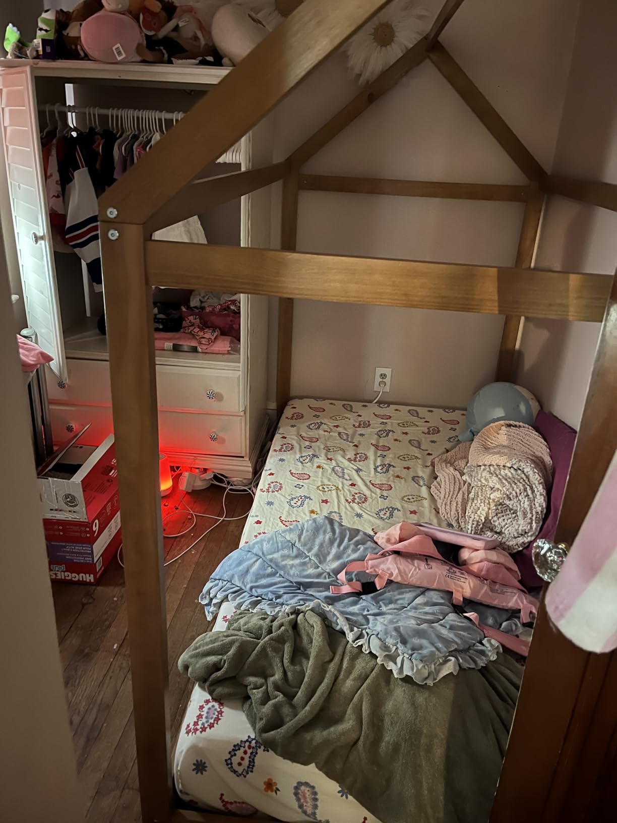 Merax Wood House Bed,Floor Bed with Slats,No Box Spring Needed,Twin Size, White customer photo 1