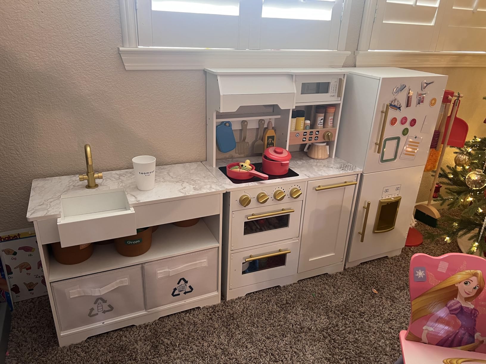 Teamson Kids Little Chef Atlanta Modular Play Kitchen + 17 Accessories and Interactive Toy Appliances, White/Gold customer photo 2