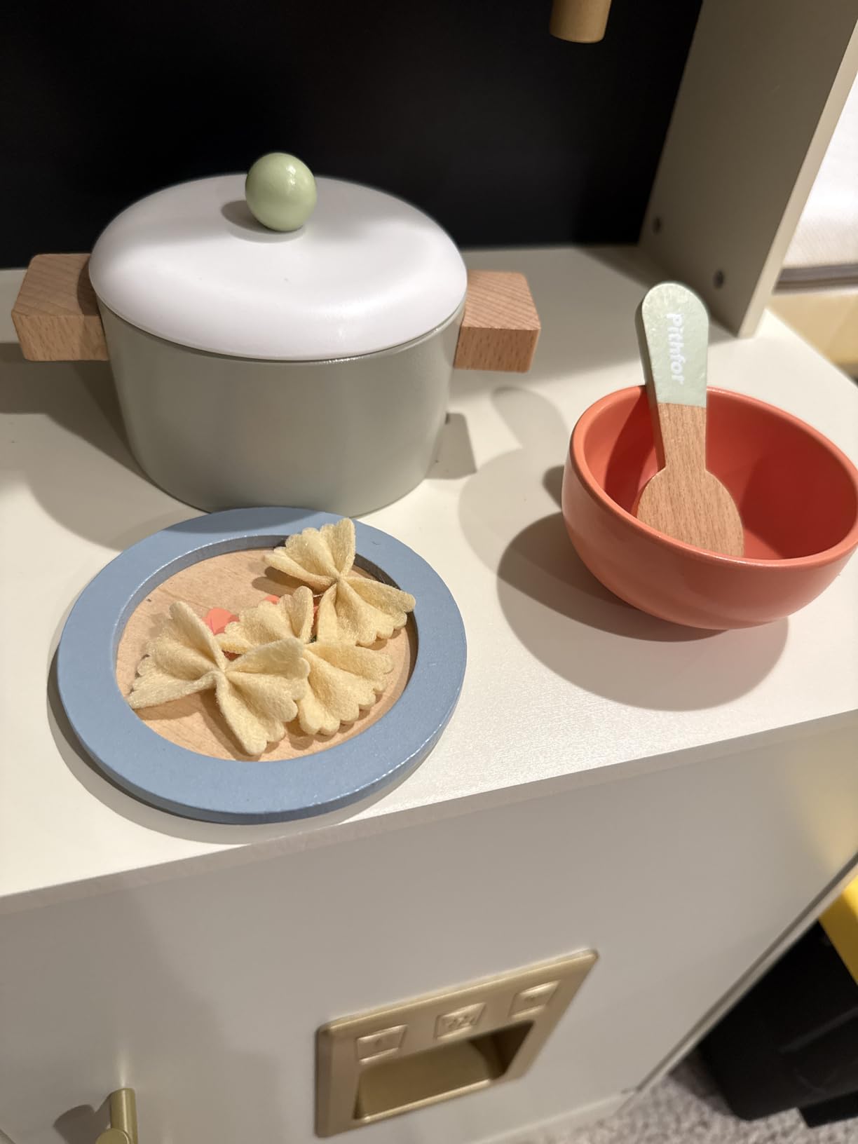 Pithfor Wooden Play Cooking Set, Pretend Play Kitchen Accessories Toys Set for Kids Toddlers, Including Play Dishes, Pot and Pan, Utensils, Gifts for 3 4 5 Years Old Girls Boys customer photo 2