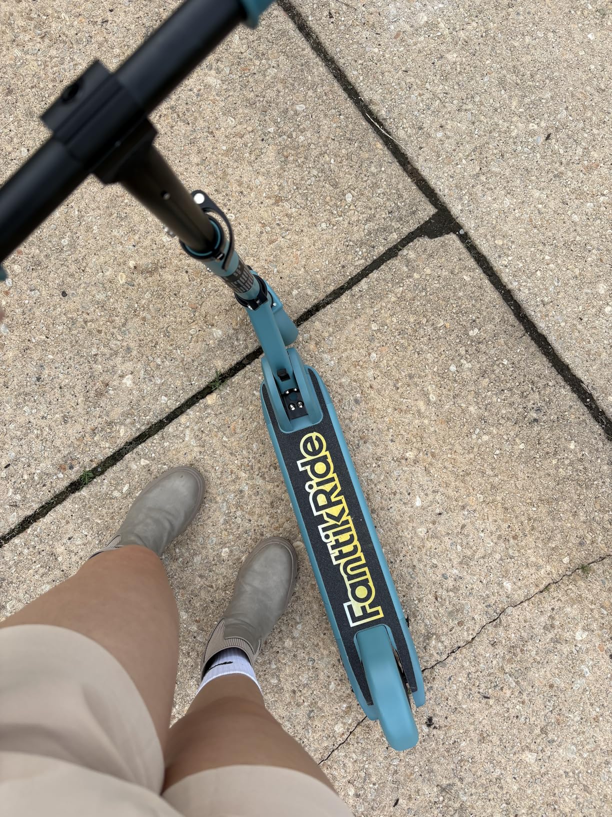 FanttikRide C9 Kids Electric Scooter Ages 8-12, Foldable for Kids 3.9-5.2 ft, 132 lbs, 5 Miles Range, Up to 40 mins Ride Time, 2 Safe Max Speed 6/10 MPH, 3 Adjustable Heights customer photo 1