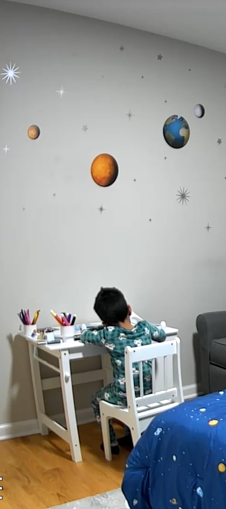 Haotian Kids Craft Table and Chair Set with Paper Roller, Paint Cups & Storage Shelves, 2 in 1 Wooden Art Desk for Drawing Painting Writing, White KMB60-W customer photo 1