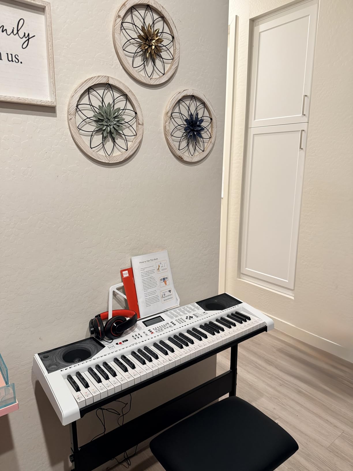 Best Choice Products 61-Key Beginners Complete Electronic Keyboard Piano Set w/Lighted Keys, LCD Screen, Headphones, Stand, Bench, Teaching Modes, Note Stickers, Built-In Speakers customer photo 2