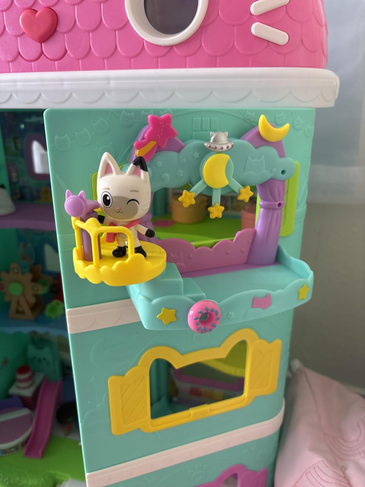Gabby's Dollhouse, Pandy Paws Dreamy Balcony Playset, 8-Pieces with Toy Figures, Doll House Accessories & Sensory Play, Kids Toys for Girls & Boys 3+ customer photo 1