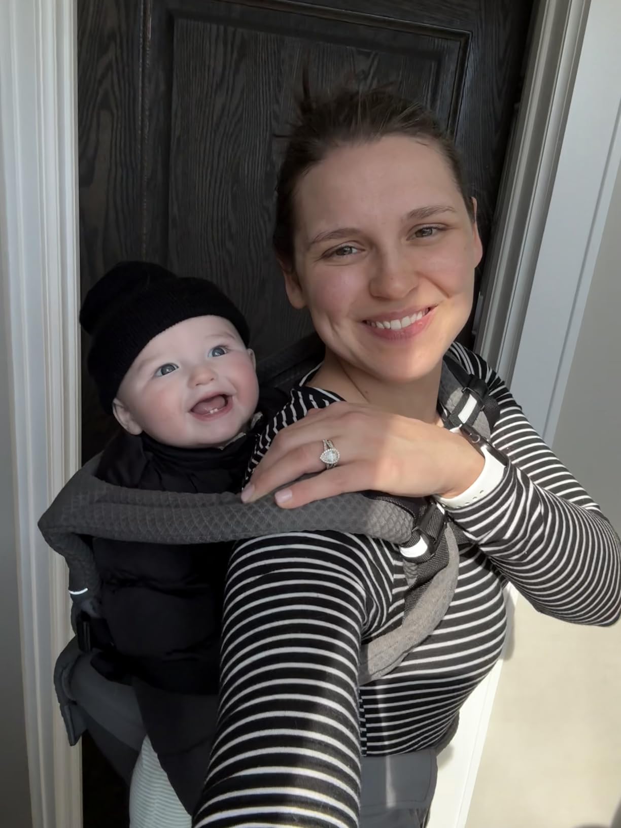 Ergobaby Alta Hip Seat Baby Carrier for Babies and Toddlers 4-48 Months (12-45 lbs) - 3-Position Convertible Ergonomic Baby Carrier with Storage Pocket, Sun Hood, Hip-Healthy Positioning - Pearl Grey customer photo 1