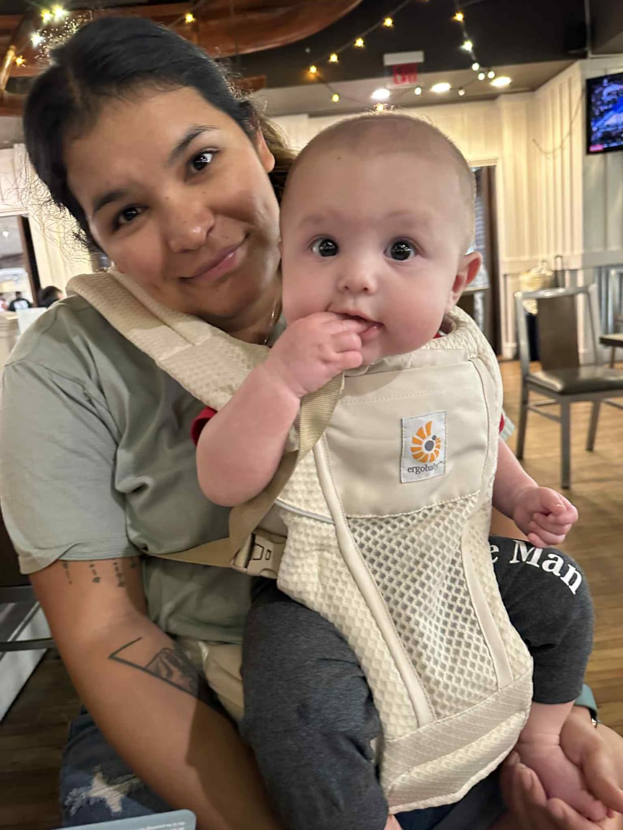 Ergobaby Alta Hip Seat Baby Carrier for Babies and Toddlers 4-48 Months (12-45 lbs) - 3-Position Convertible Ergonomic Baby Carrier with Storage Pocket, Sun Hood, Hip-Healthy Positioning - Pearl Grey customer photo 2