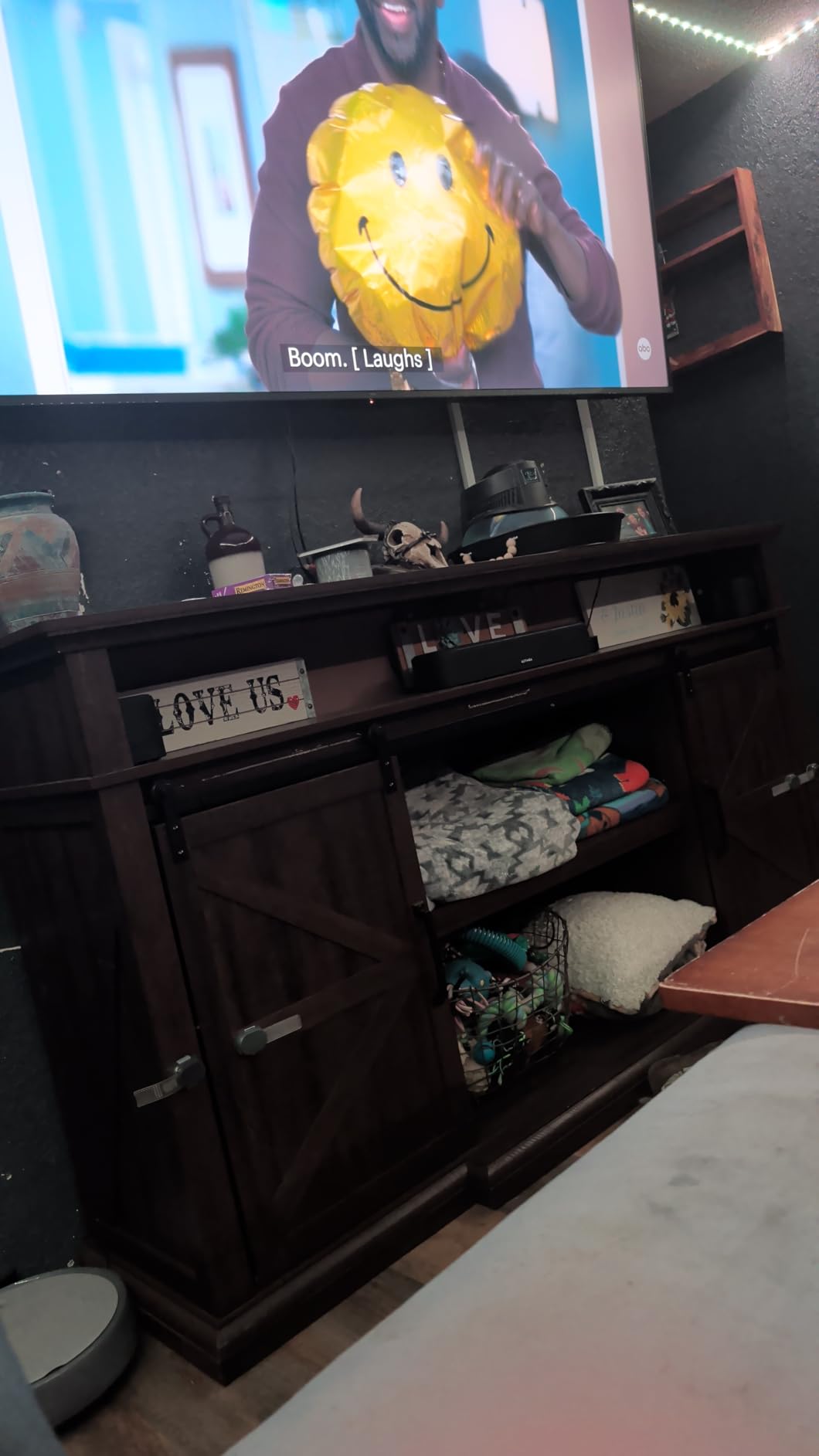 Farmhouse TV Stand for 80 Inch TVs, 37.4