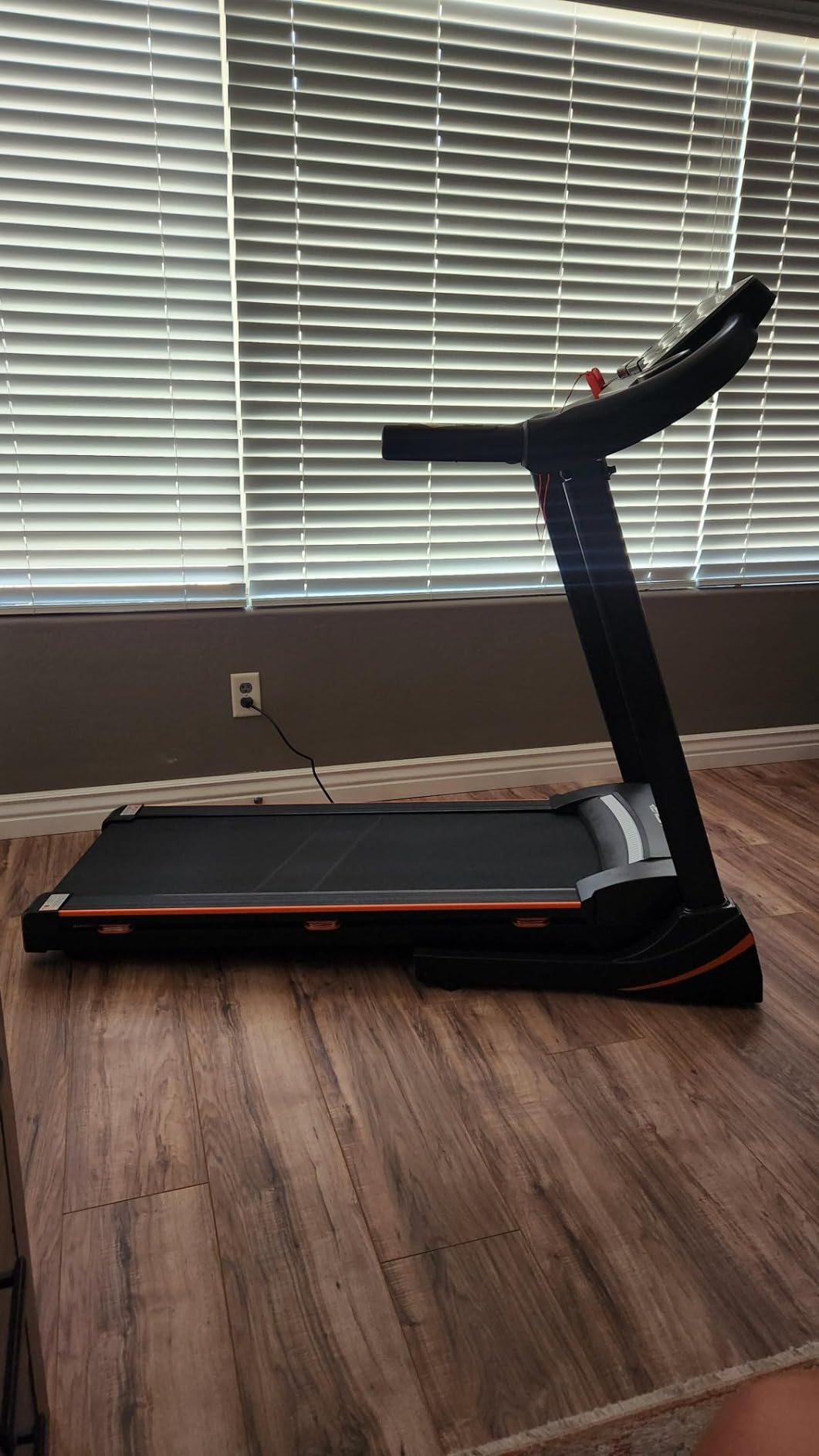 RENESTAR Treadmills for Home, Treadmill with 0-15% Auto Incline, 3HP Folding Treadmills for Running Walking with 300LBS Weight Capacity, Incline Treadmill Equipped with Bluetooth & Pulse Monitor customer photo 2