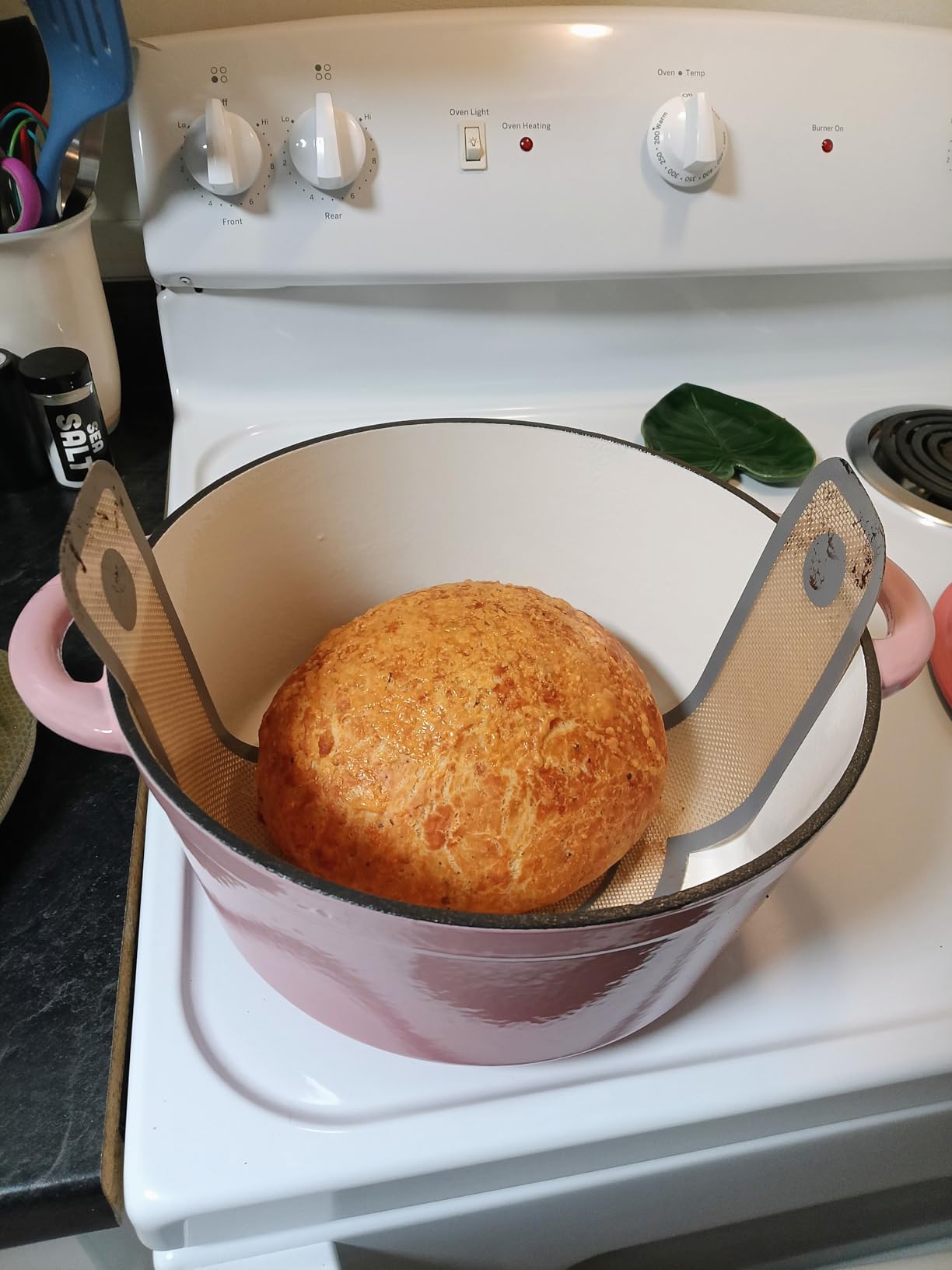 Overmont Enameled Cast Iron Dutch Oven - 7QT Pot with Lid Cookbook & Cotton Potholders - Cream White customer photo 1
