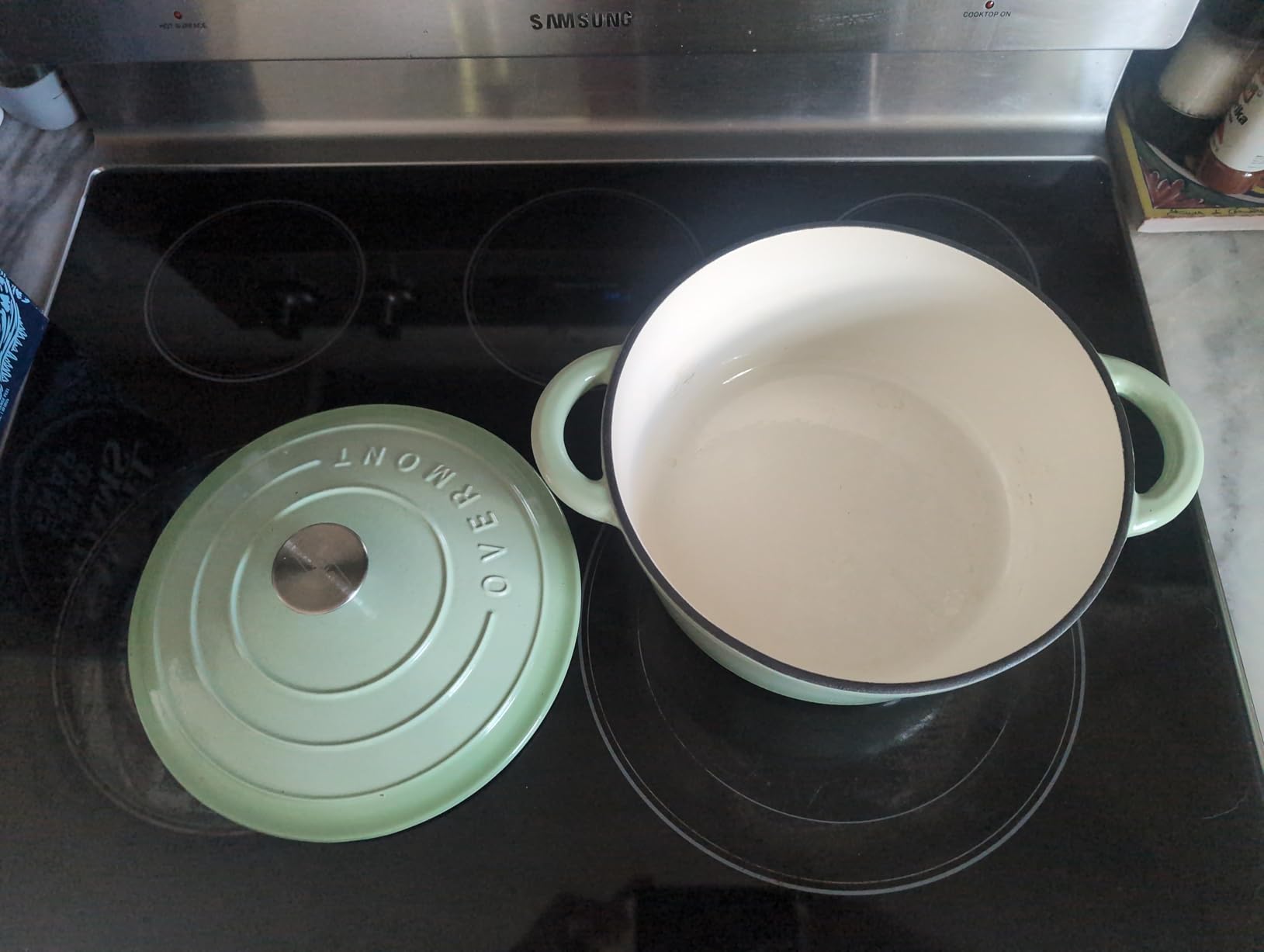 Overmont Enameled Cast Iron Dutch Oven - 7QT Pot with Lid Cookbook & Cotton Potholders - Cream White customer photo 2