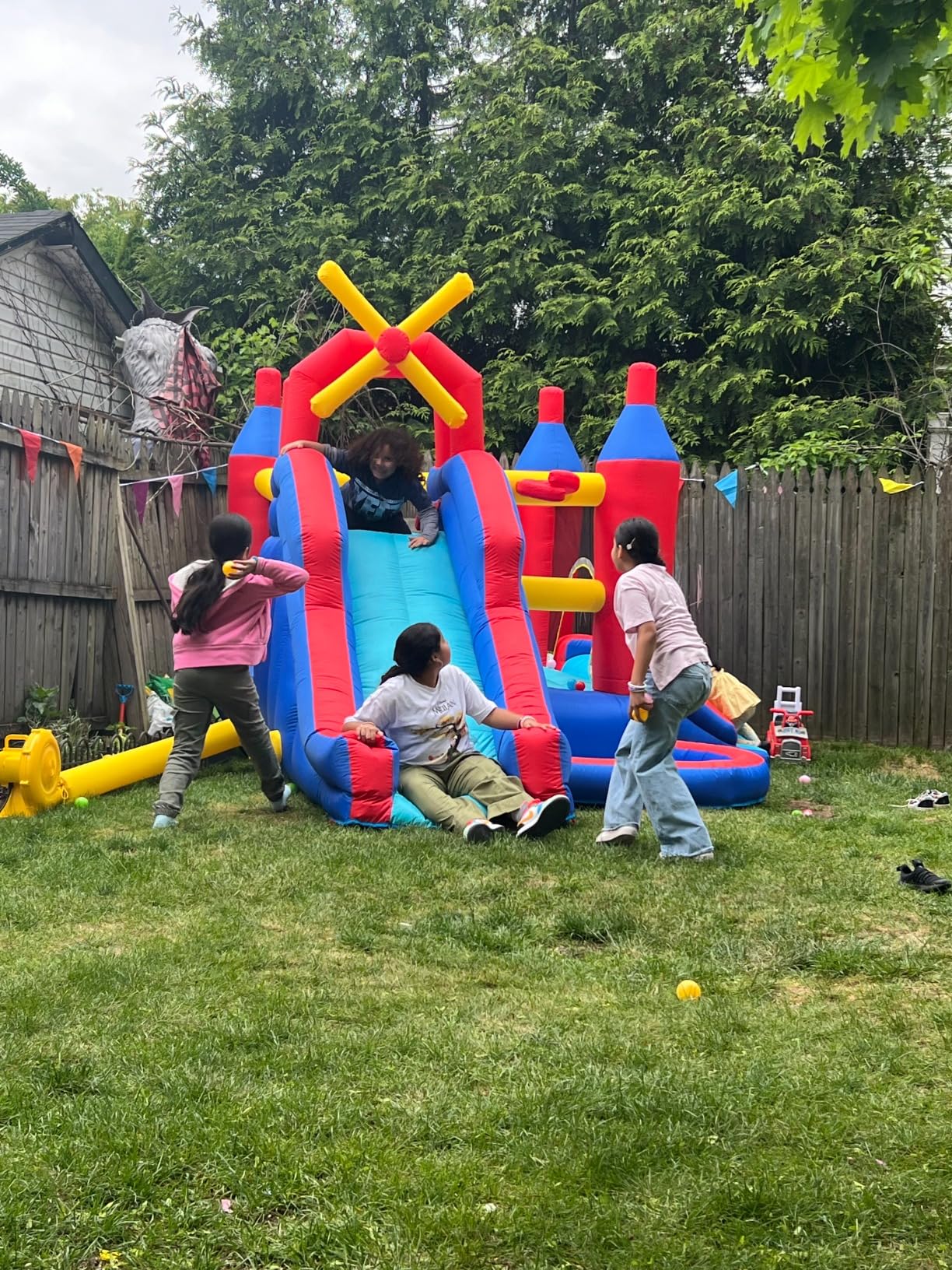 Yaheetech Inflatable Bounce House, 7-in-1 Bouncy Castle Combo w/Ball Pit & Bouncing Area & Slides & Basketball Game & Dart Zone, Jump House for Kids Aged 3-10 w/Storage Bag & 470W Blower customer photo 1