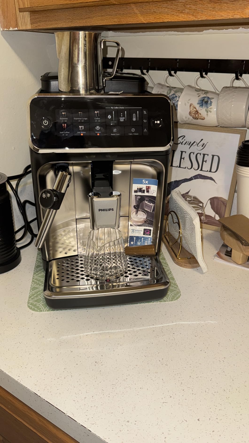Philips 3300 Series Fully Automatic Espresso Machine with integrated milk frother and grinder, 5 Hot & Iced Coffee Pre-Sets, 40% Quieter SilentBrew, 15-Bar Pressure, Glossy Black (EP3326/90) customer photo 2