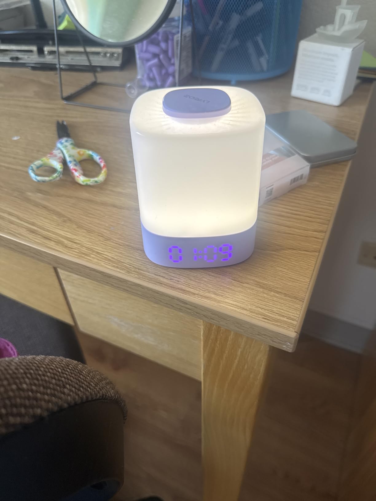Lyridz LED Nursery Night Light with Clock, Portable Breastfeeding Table Lamp for Baby with Remote Control, 4000mAh Rechargeable Battery, Dimmable, 3 Color Temperature customer photo 1