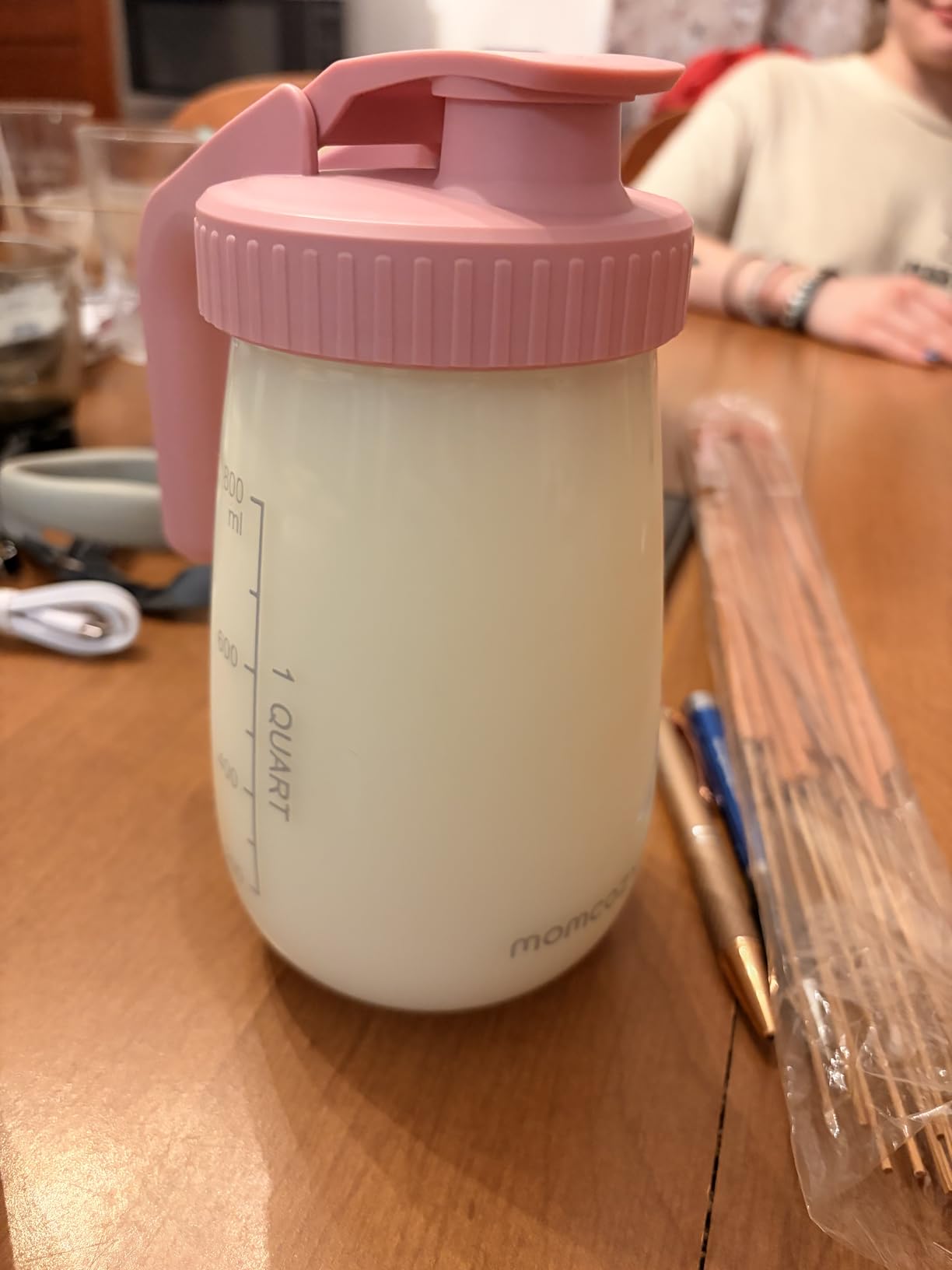 Momcozy Breast Milk Pitcher, Resistant to Heat and Cold Abrupt Temp Swings, No Leak Glass Breast Milk Fridge Storage Container with Wide Mouth, Fast Baby Formula Maker, Green customer photo 2