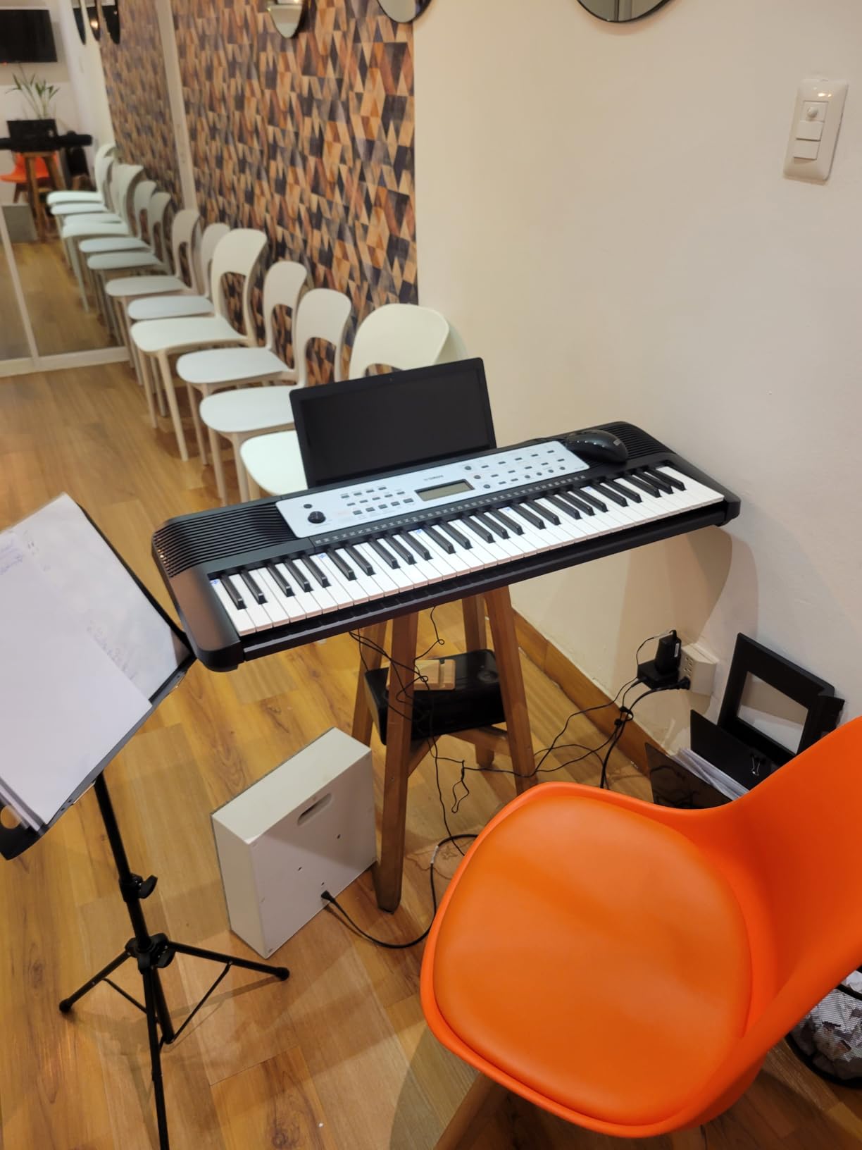 Yamaha 61-Key Portable Keyboard for Beginners with Built-In Songs, Quiz Mode, Music Rest, with Power Adapter (YPT280) customer photo 1