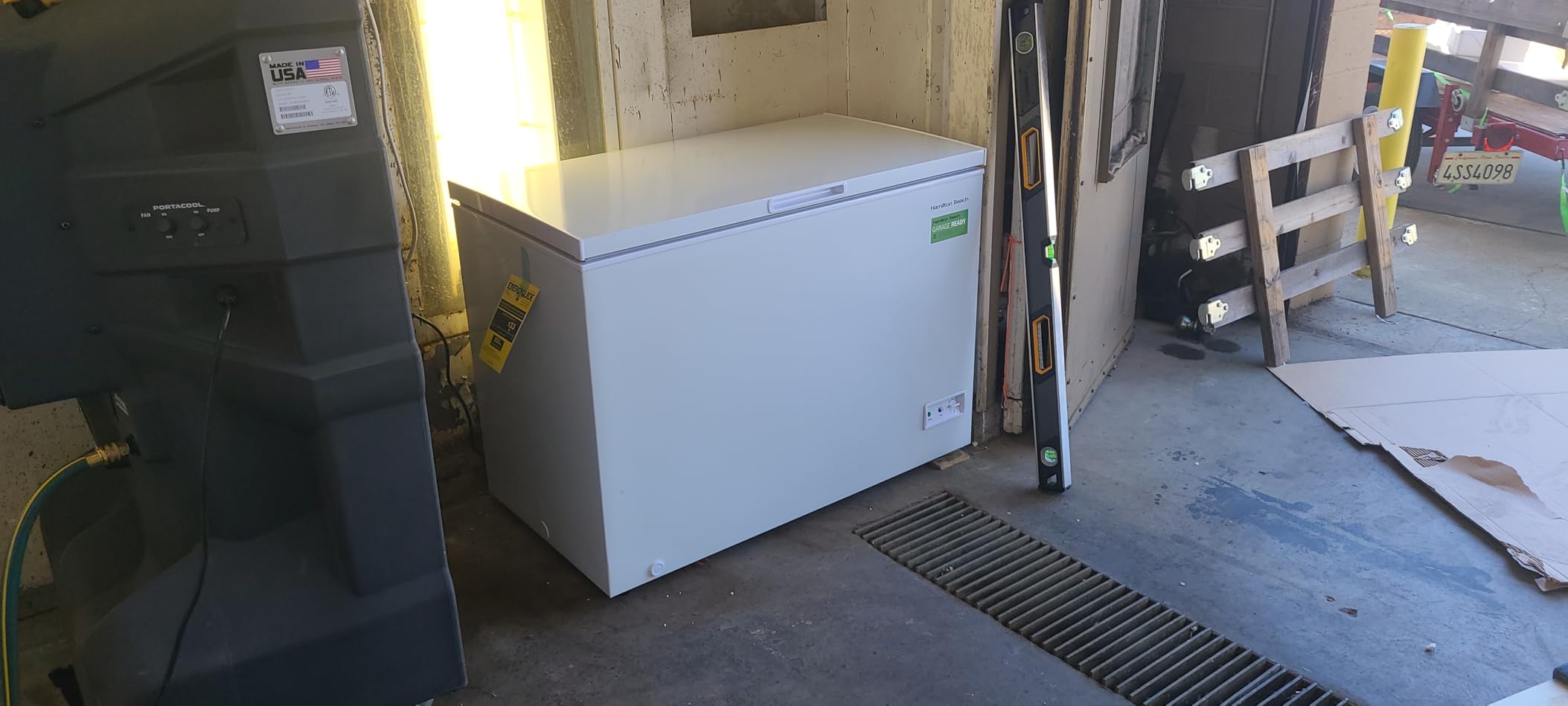 Hamilton Beach 25 Cu. Ft. Garage Ready Chest Freezer, White Deep Freezer, Adjustable Thermostat, Easy Defrost Drain, Double Door Lid, for Storage, Hunting, Large Family customer photo 2