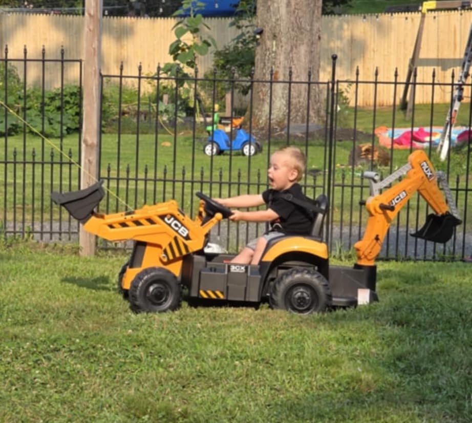 24V JCB Ride On Excavator, Construction Electric Vehicle for Kids 3-8 with Tractor, Bulldozer, Digging Arm, Remote Control, Adjustable Speeds, Yellow customer photo 1