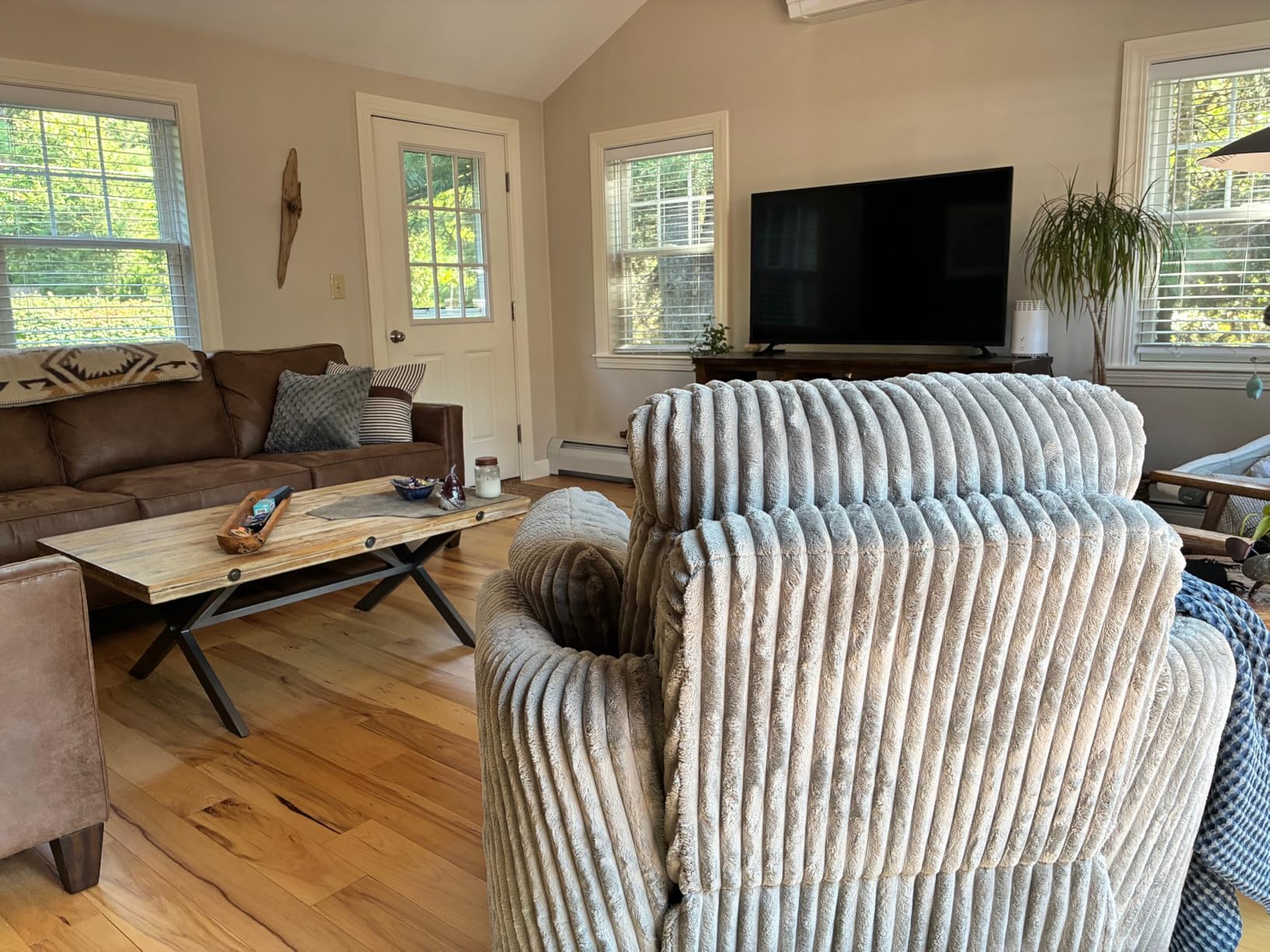 Signature Design by Ashley Tie-Breaker Cozy Contemporary Manual Press-Back Swivel Glider Rocker Recliner with 2 Bolster Pillows and Hidden Storage, White customer photo 2
