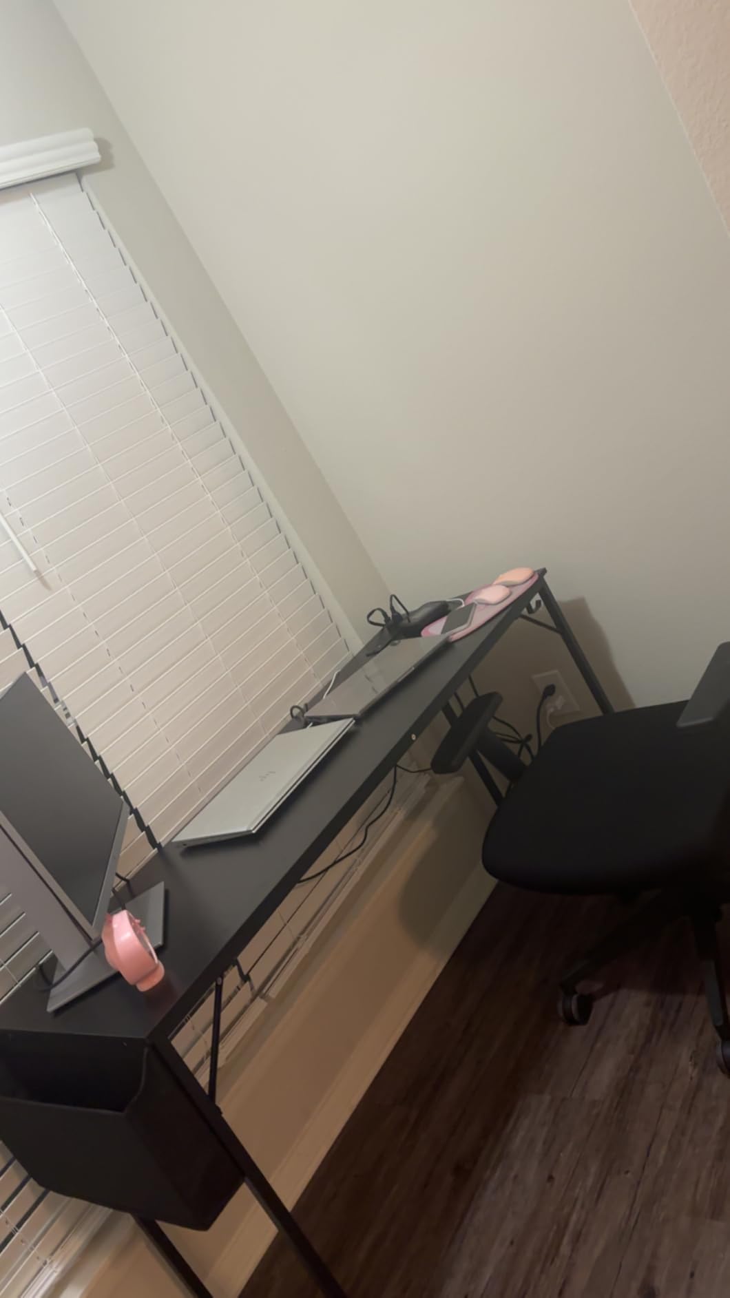 Lufeiya White Computer Desk with Power Outlet, 55 inch Teen Study Table Home Office Work Writing Gaming Desks with Charging Station Outlets Built in, White customer photo 1