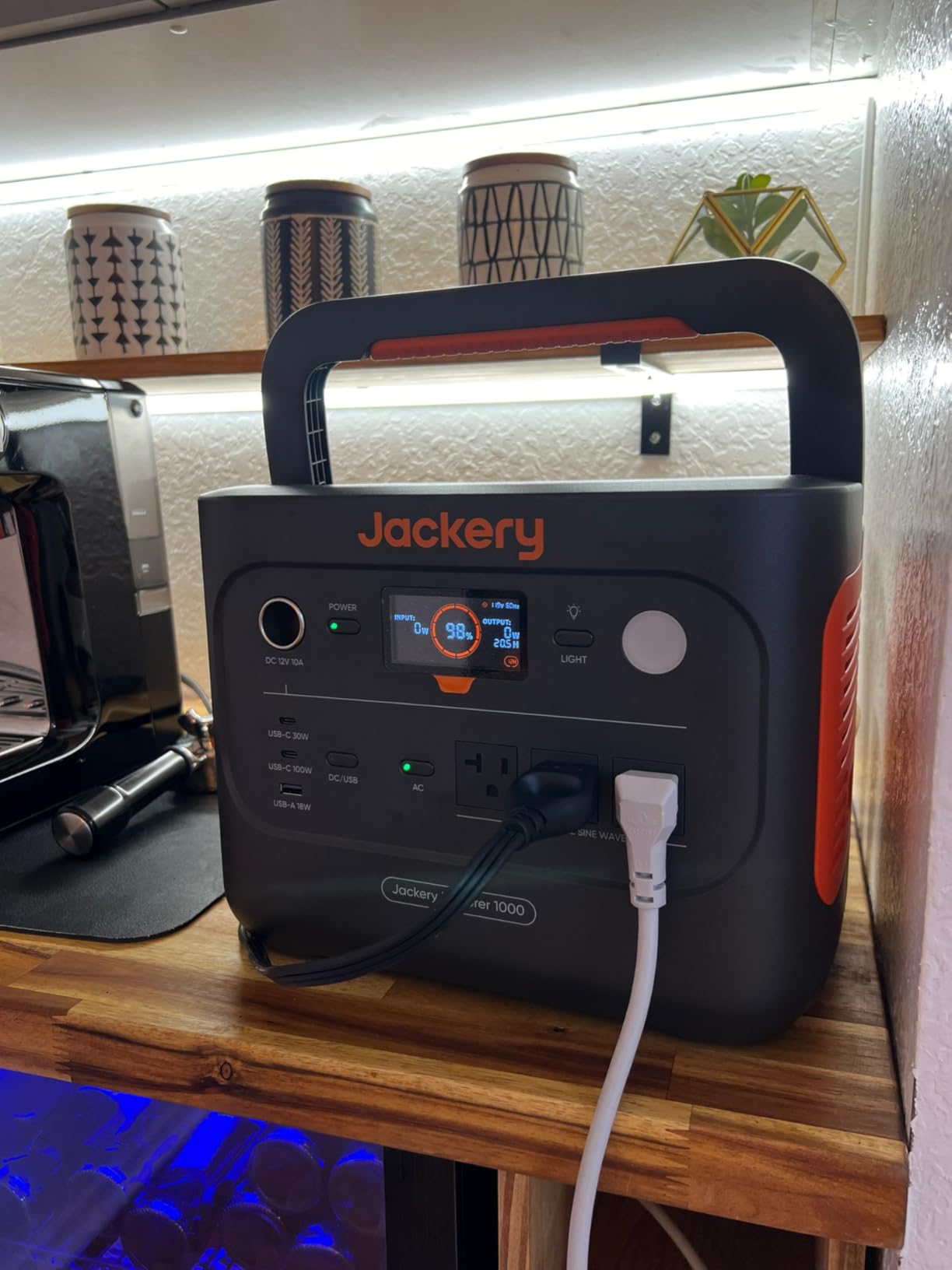 Jackery Explorer 1000 v2 Portable Power Station, 1070Wh LiFePO4 Battery, 1500W AC / 100W USB-C Output, 1 Hr Fast Charge, Solar Generator for Camping, Emergency, RV, Off-Grid Living (Solar Panel Optional) customer photo 1
