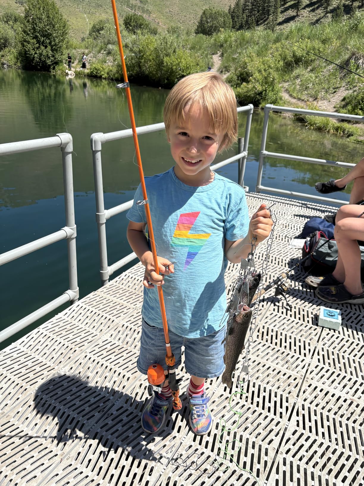 LEOFISHING 2 Set Kids Fishing Pole Set with Full Starter Kits Portable Telescopic Fishing Rod and Reel Cambos with All The Necessary Fishing Kits for Boys Girls and Youth customer photo 1