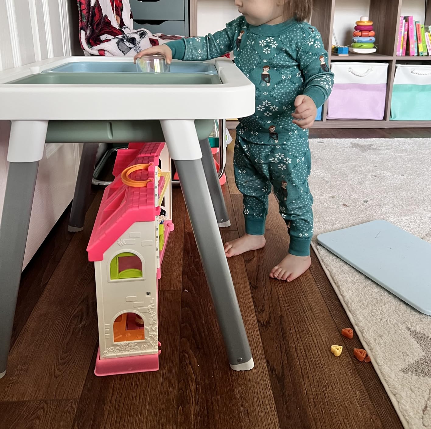 Skip Hop Discoverosity 3-in-1 Toddler Sensory Table with 13 Nature-Inspired Sensory Tools 8-Page Activity Guide 2 Bins and 2 Convertible lids, Age 18m+ customer photo 1