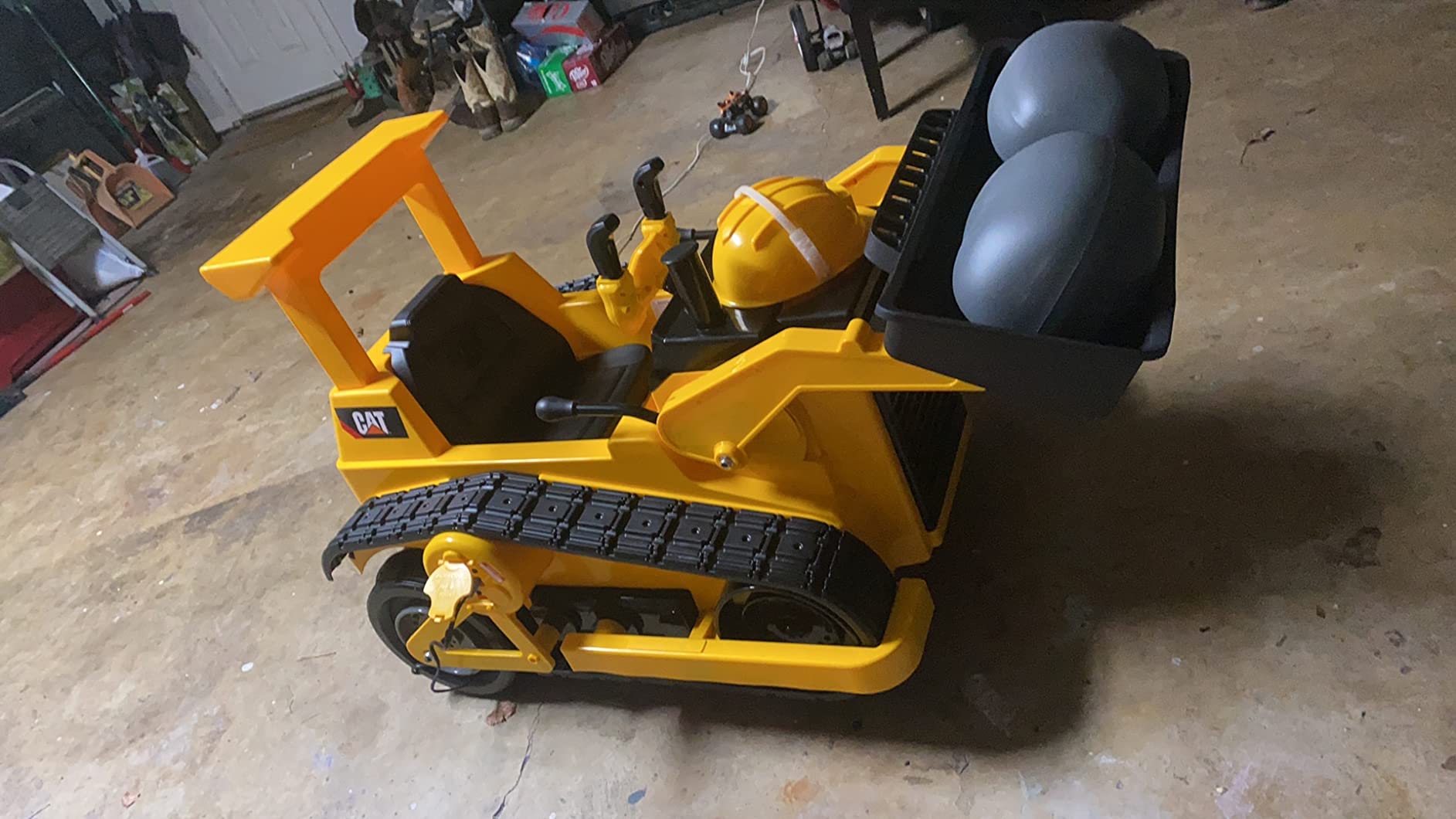 Kid Trax 6V CAT Frontloader Ride-On Toy for Kids, Ages 18-36 Months, Max Weight 44 lbs, Easy Push Button Drive System and Pull Front Bucket Lever, Includes Toy Hard Hat customer photo 2