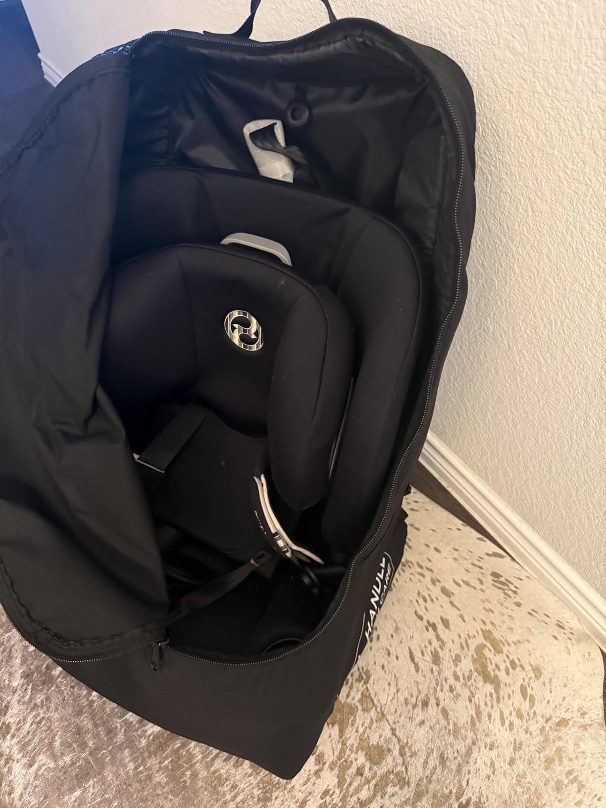 J.L. Childress Padded Backpack Car Seat Bag - Car Seat Travel Bag for Airplane, Cover Fits Most Baby & Infant Carriers & Boosters, Airport Accessories for Gate Check or Baggage Check - Ultimate, Black customer photo 2