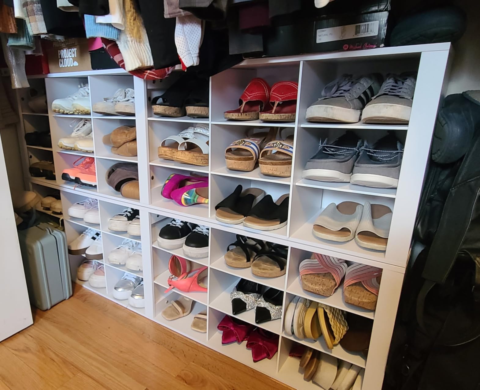 Hzuaneri Shoe Storage Bench with Cushion, Entryway Storage Bench with 18 Cubbies, 9.5