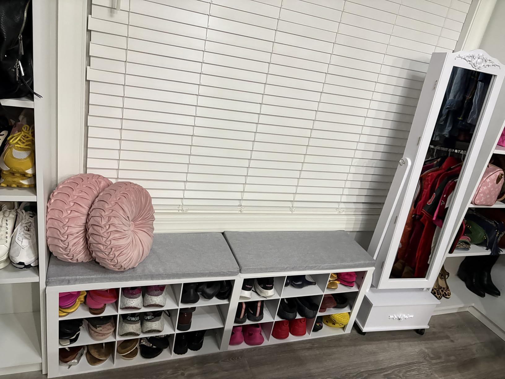 Hzuaneri Shoe Storage Bench with Cushion, Entryway Storage Bench with 18 Cubbies, 9.5