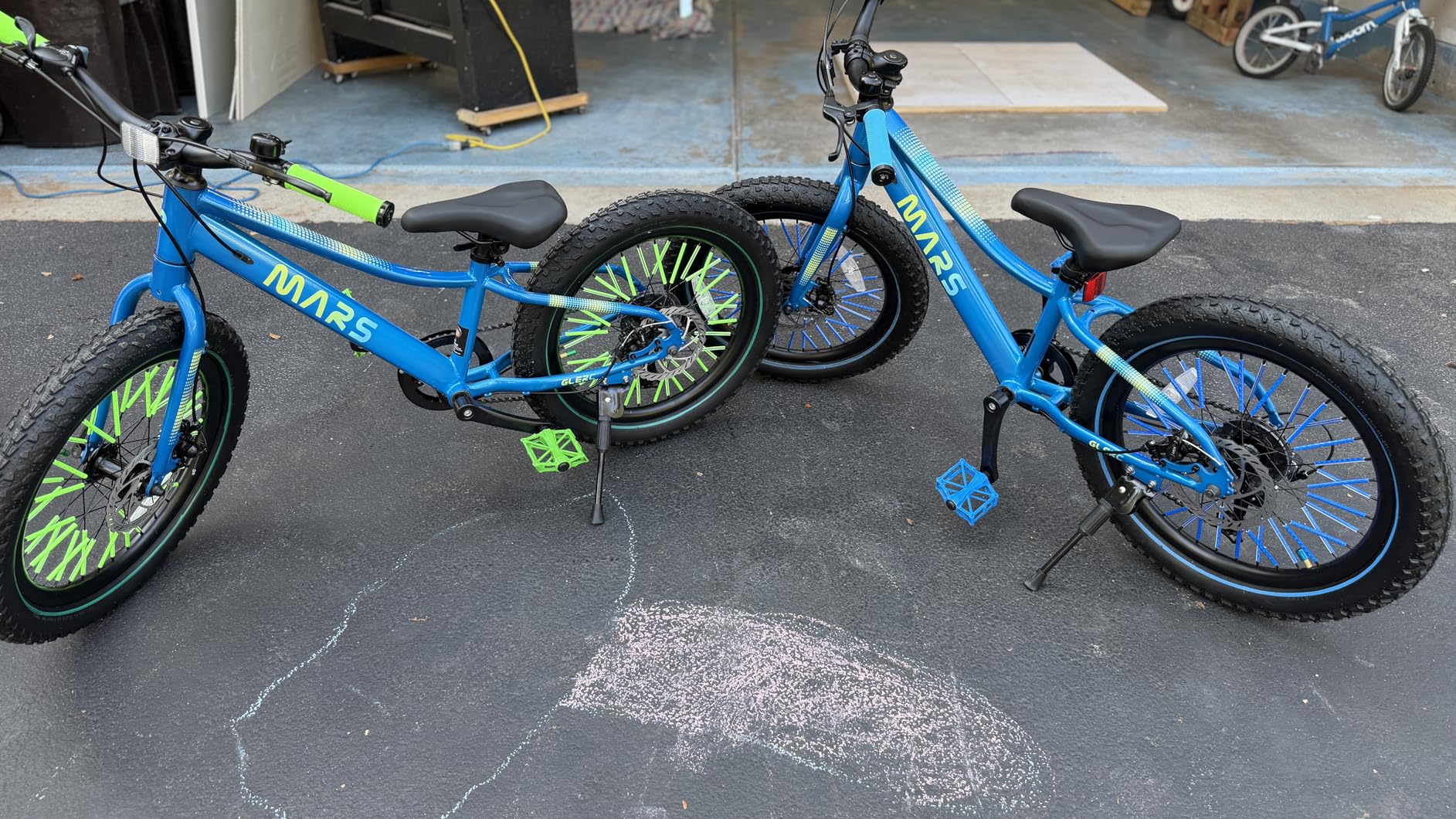 Glerc Mars Kids Mountain Bike, 20 24 Inch Fat Tire Bike for Teen Ages 6-14 Year Old, Bicycle with 2.8-Inch Wide Tires and 6 Speed Drivetrain, Multiple Colors customer photo 1