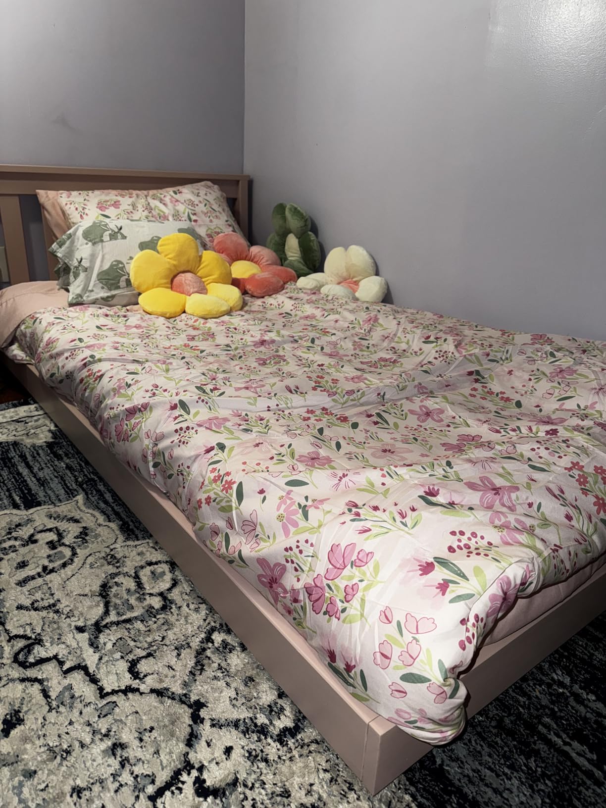 Max & Lily Classic Twin Floor Bed, 79.75 Inches, Solid Wood Low Bed Frame for Kids, Modern Floor Bed for Bedroom, White customer photo 1