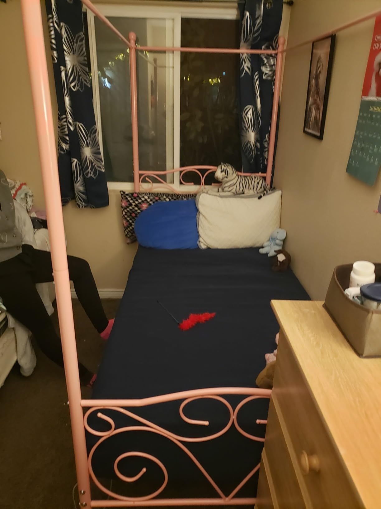 VECELO Metal Canopy Bed Frame Twin Size, 4 Posters Platform Mattress Foundation with Headboard, Heavy Duty Steel Slats Support, No Box Spring Needed, Pink customer photo 1